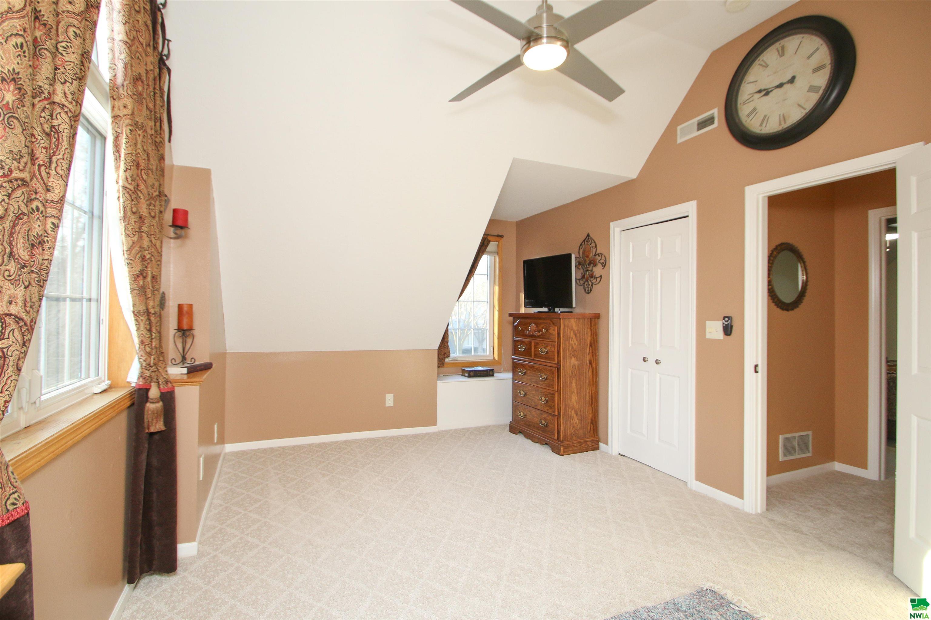 Dakota Dunes, South Dakota, 57049, United States, 5 Bedrooms Bedrooms, ,4 BathroomsBathrooms,Residential,For Sale,1928249