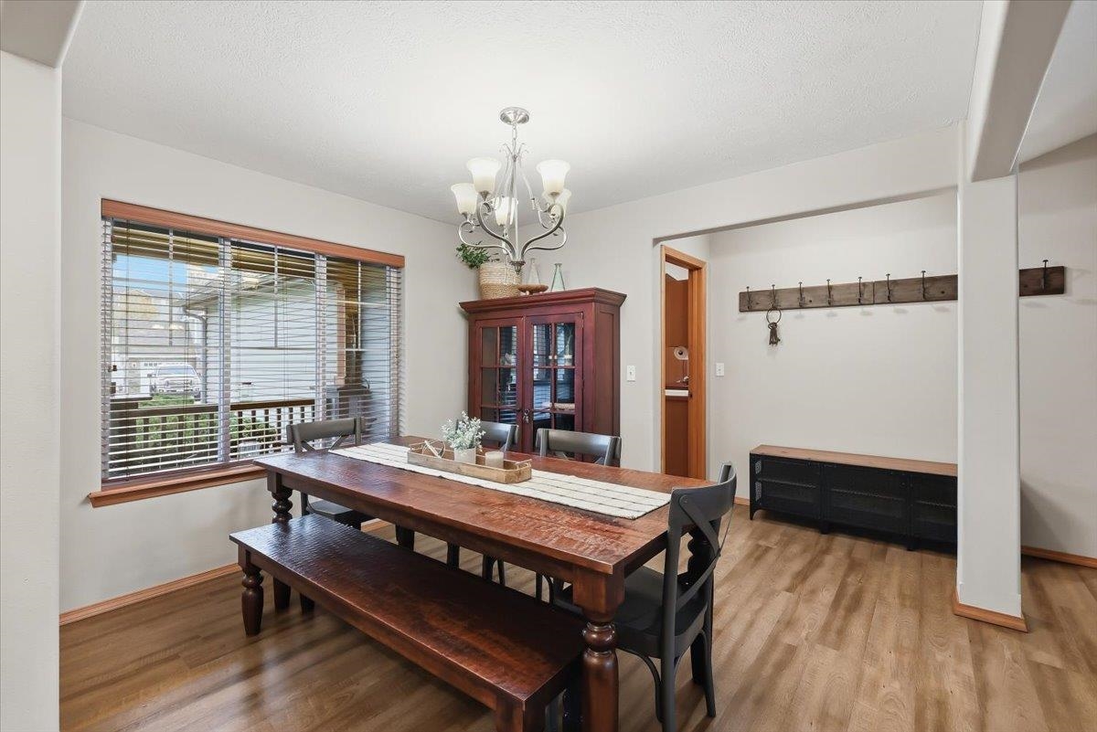 Greenacres, Washington, 99016, United States, 6 Bedrooms Bedrooms, ,3 BathroomsBathrooms,Residential,For Sale,1992048