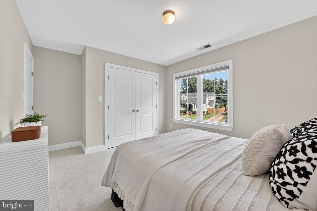 Arlington, Virginia, 22213, United States, 5 Bedrooms Bedrooms, ,5 BathroomsBathrooms,Residential,For Sale,1982488