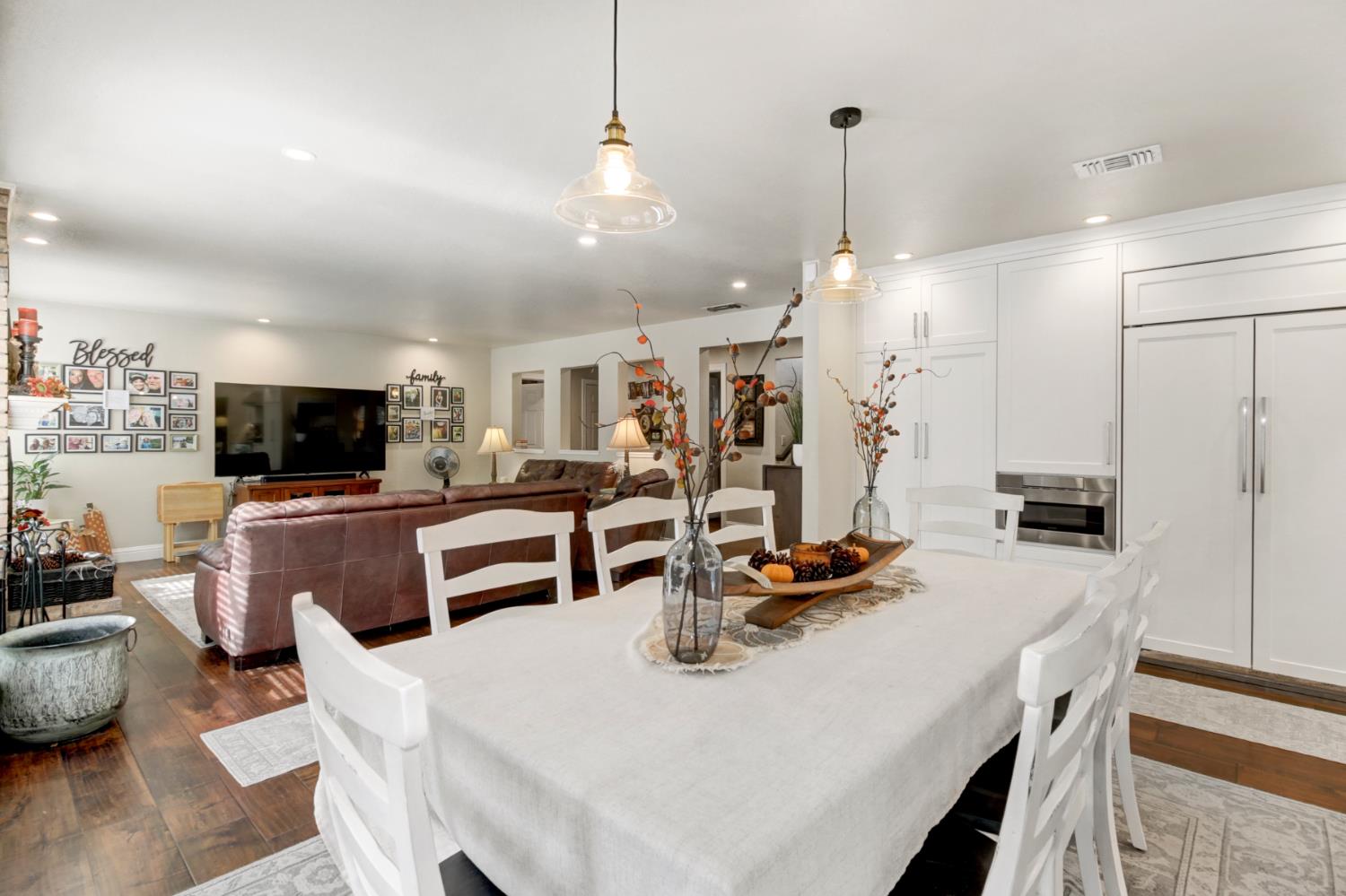 Elk Grove, California, 95624, United States, 4 Bedrooms Bedrooms, ,4 BathroomsBathrooms,Residential,For Sale,1987629