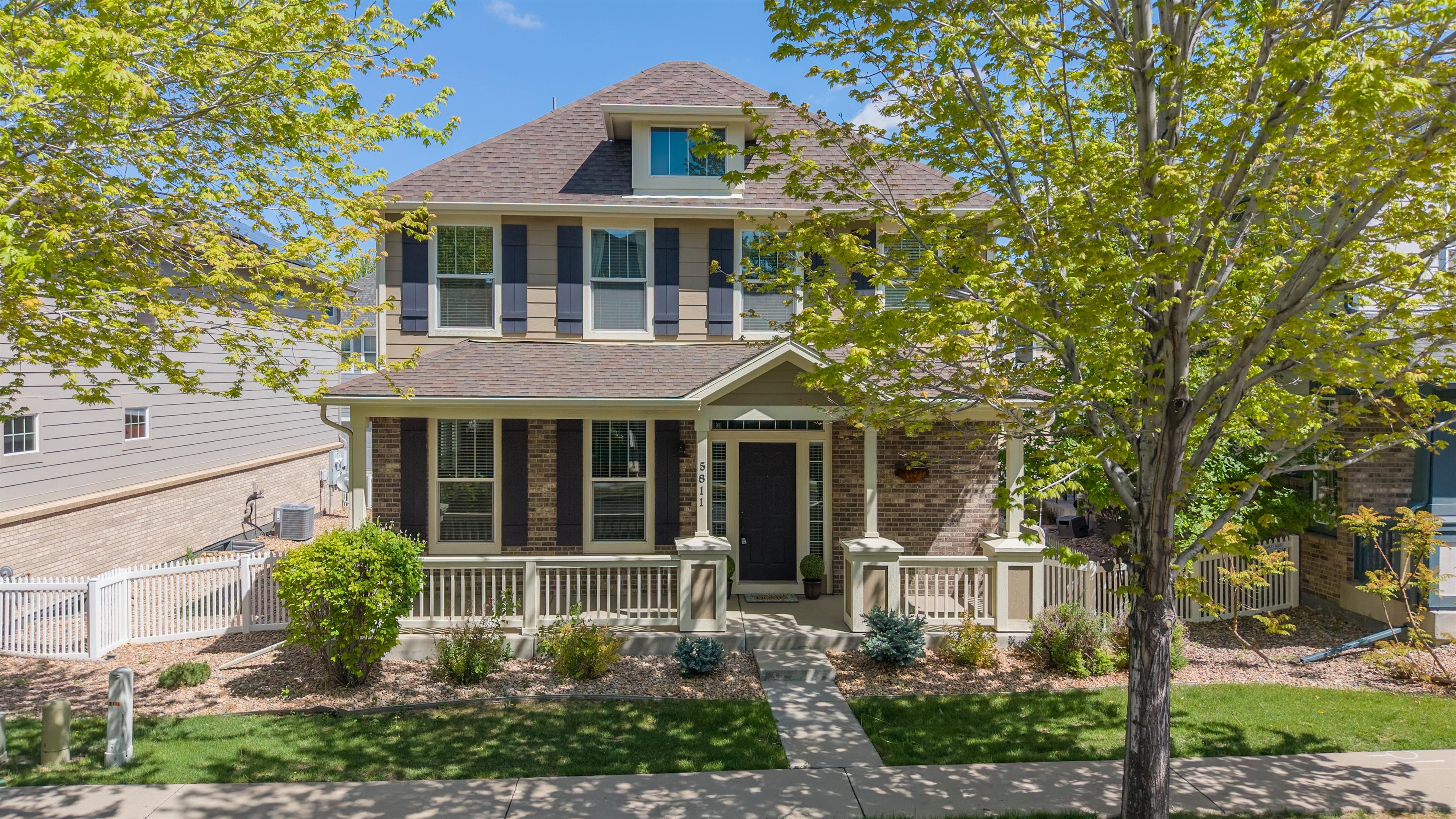  Beautiful 3-Bedroom, 3-Bath Home On A Charming Tree-Lined Street - 物件實景