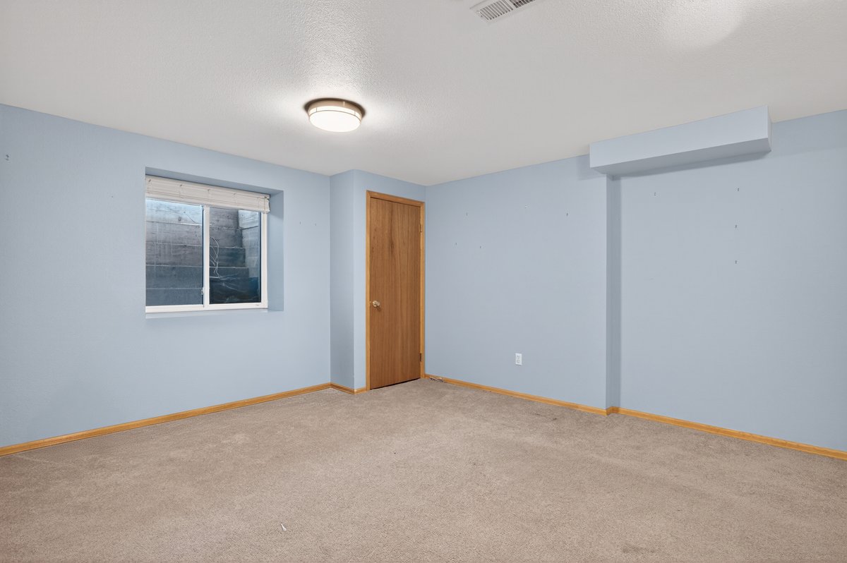 Cheyenne, Wyoming, 82009, United States, 5 Bedrooms Bedrooms, ,2 BathroomsBathrooms,Residential,For Sale,2016553