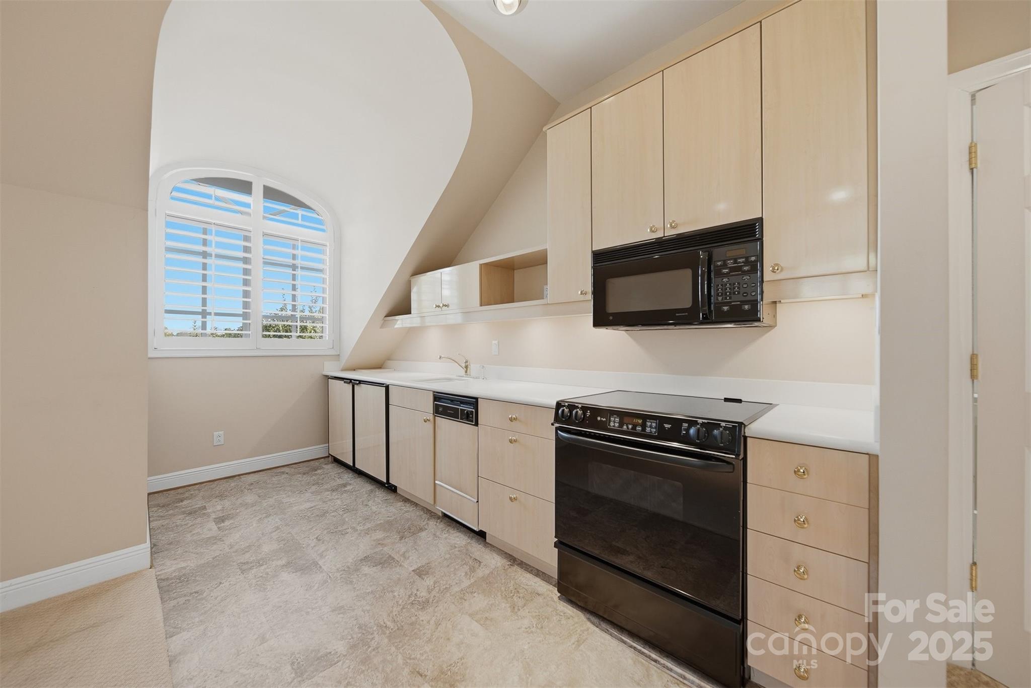 Conover, North Carolina, 28613, United States, 6 Bedrooms Bedrooms, ,7 BathroomsBathrooms,Residential,For Sale,1991981