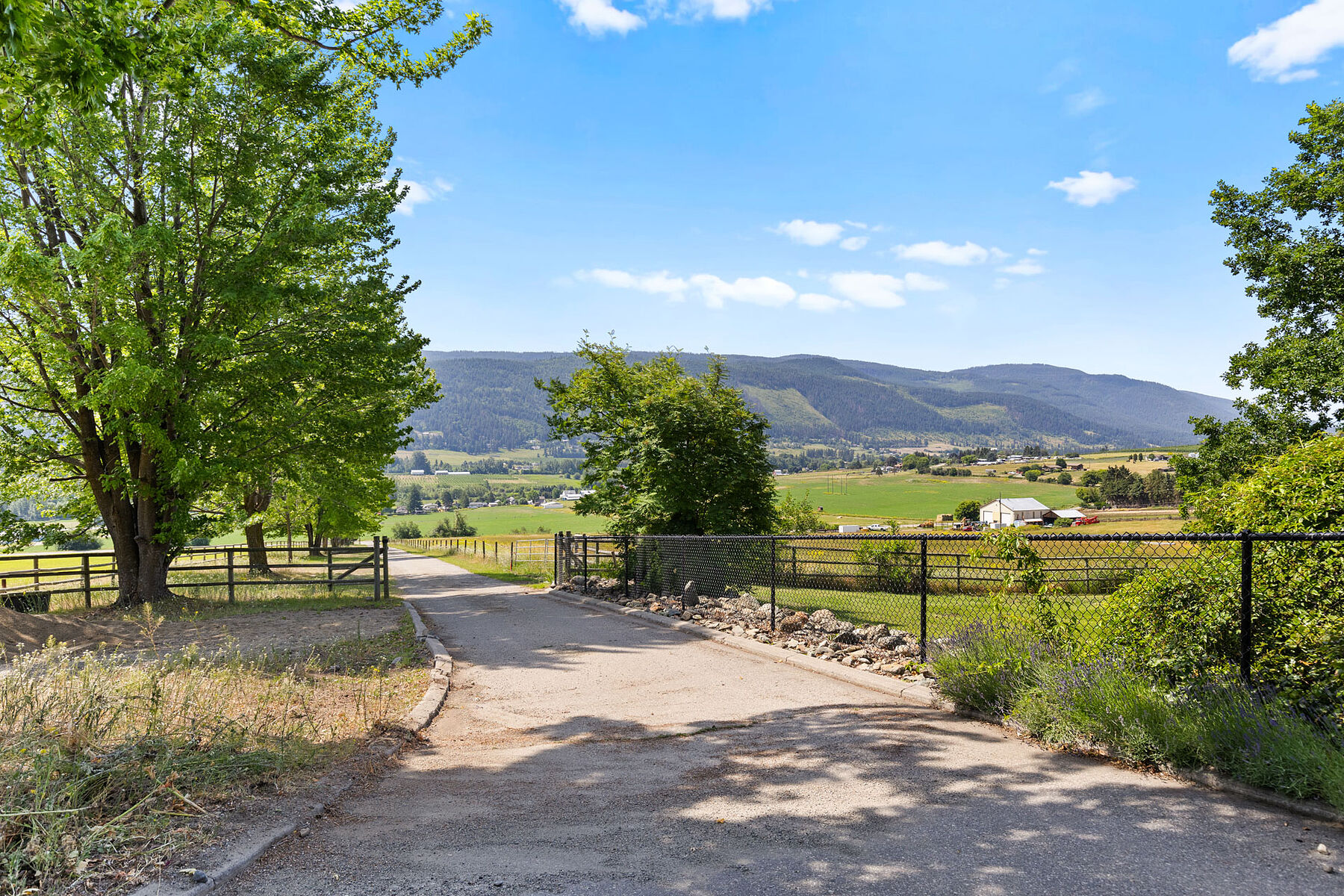  Ten Acres in Coldstream - 物件實景