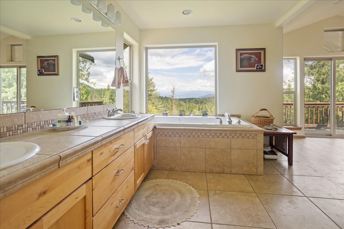 Sagle, Idaho, 83860, United States, 4 Bedrooms Bedrooms, ,4 BathroomsBathrooms,Residential,For Sale,1976237