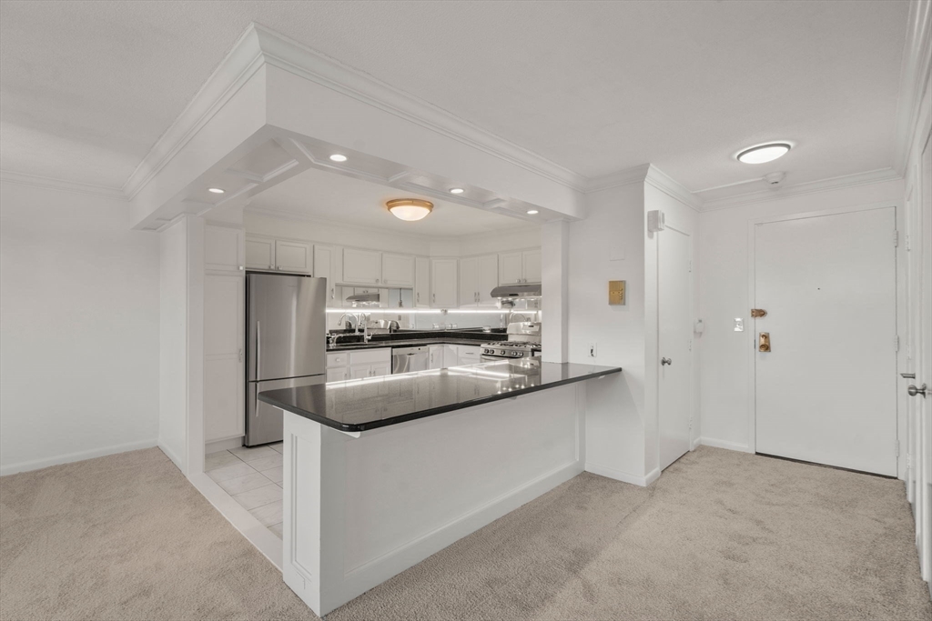 Newton, Massachusetts, 02467, United States, 1 Bedroom Bedrooms, ,2 BathroomsBathrooms,Residential,For Sale,1954764