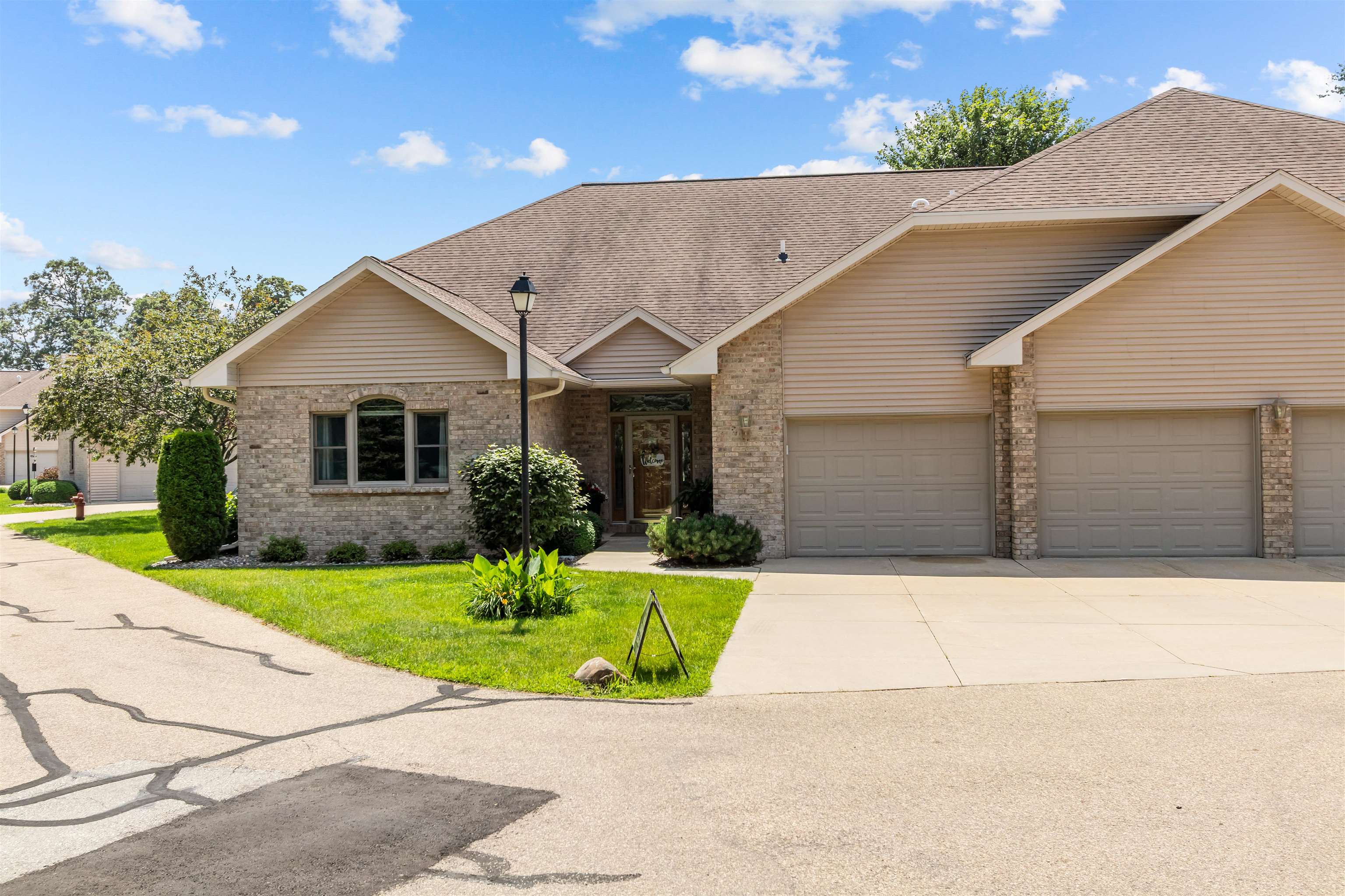 Menasha, Wisconsin, 54952, United States, 3 Bedrooms Bedrooms, ,3 BathroomsBathrooms,Residential,For Sale,1904355