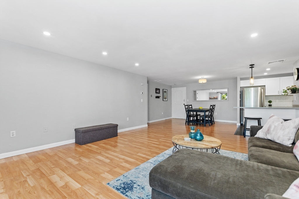 Medford, Massachusetts, 02155, United States, 2 Bedrooms Bedrooms, ,2 BathroomsBathrooms,Residential,For Sale,1939761