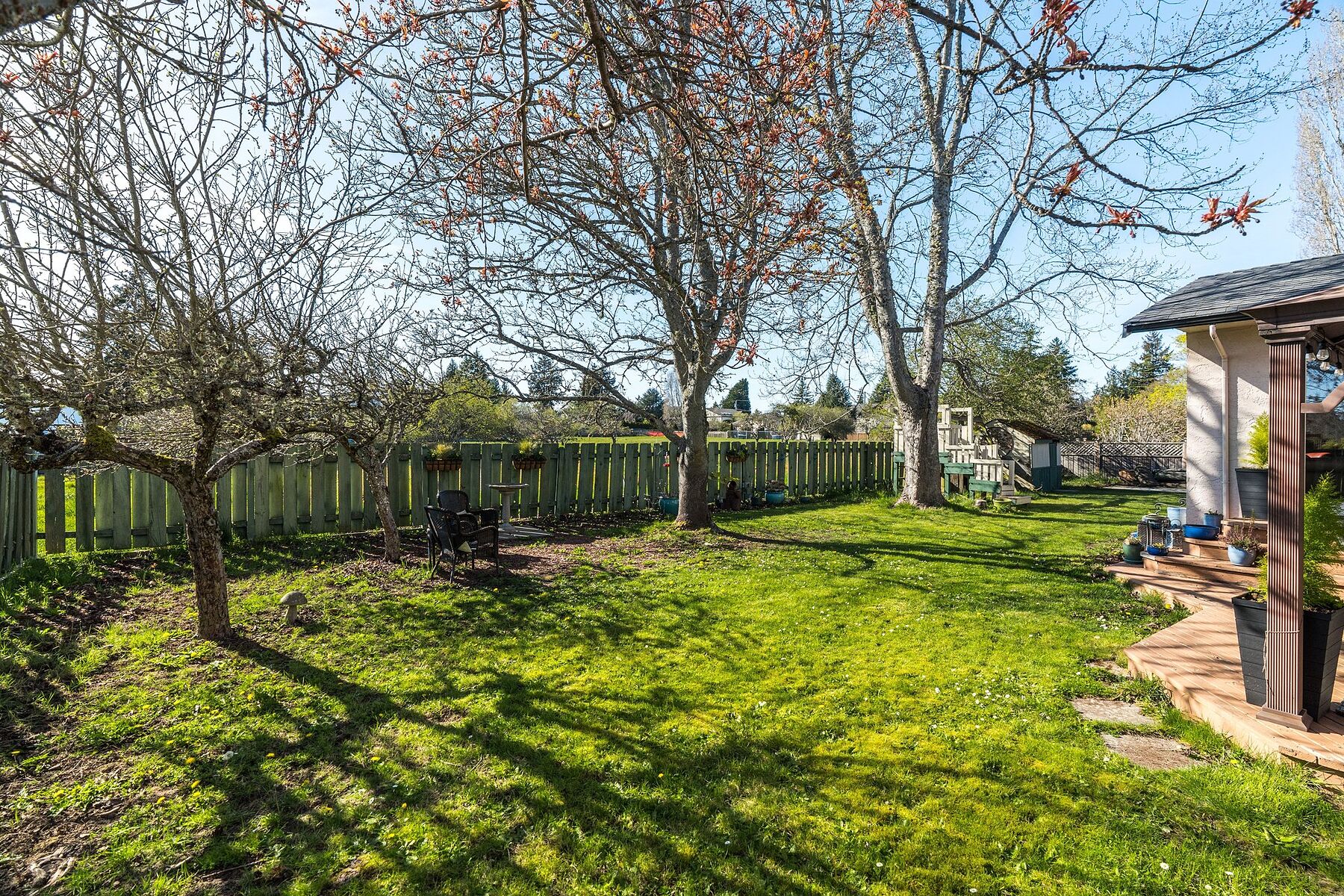  Gordon Head Family Home - 物件實景