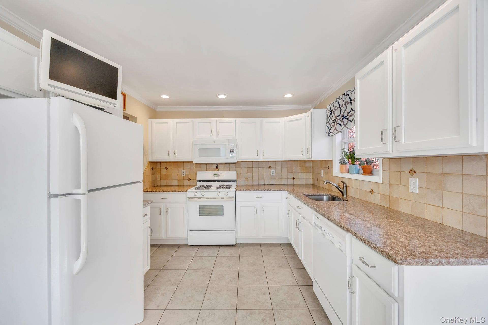 Nesconset, New York, 11767, United States, 2 Bedrooms Bedrooms, ,2 BathroomsBathrooms,Residential,For Sale,1988274