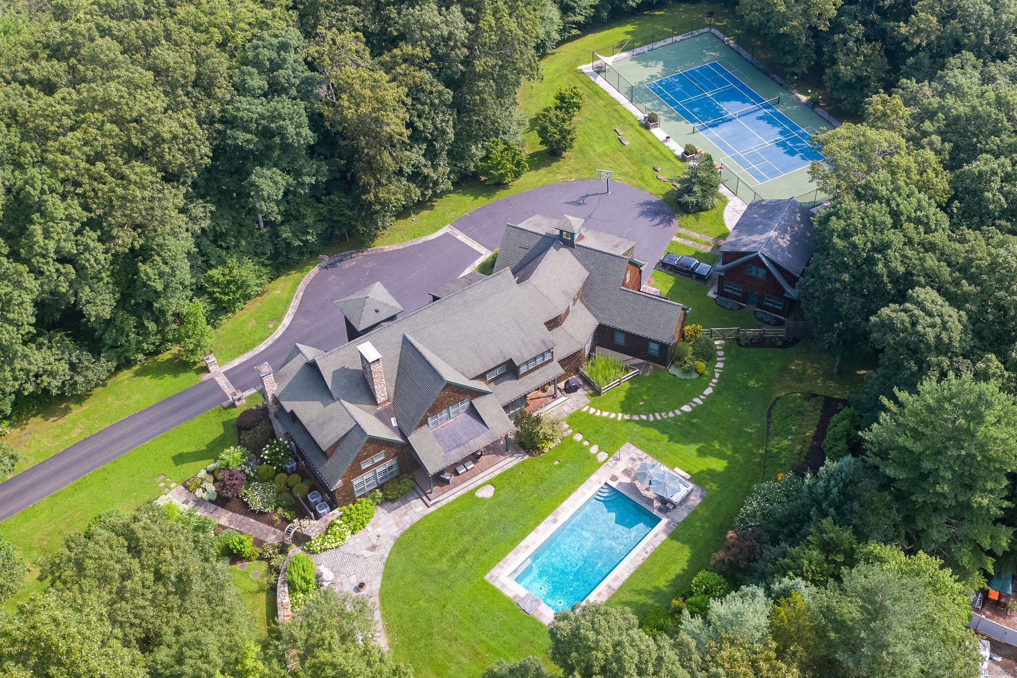 Guilford, Connecticut, 06437, United States, 5 Bedrooms Bedrooms, ,8 BathroomsBathrooms,Residential,For Sale,1903755