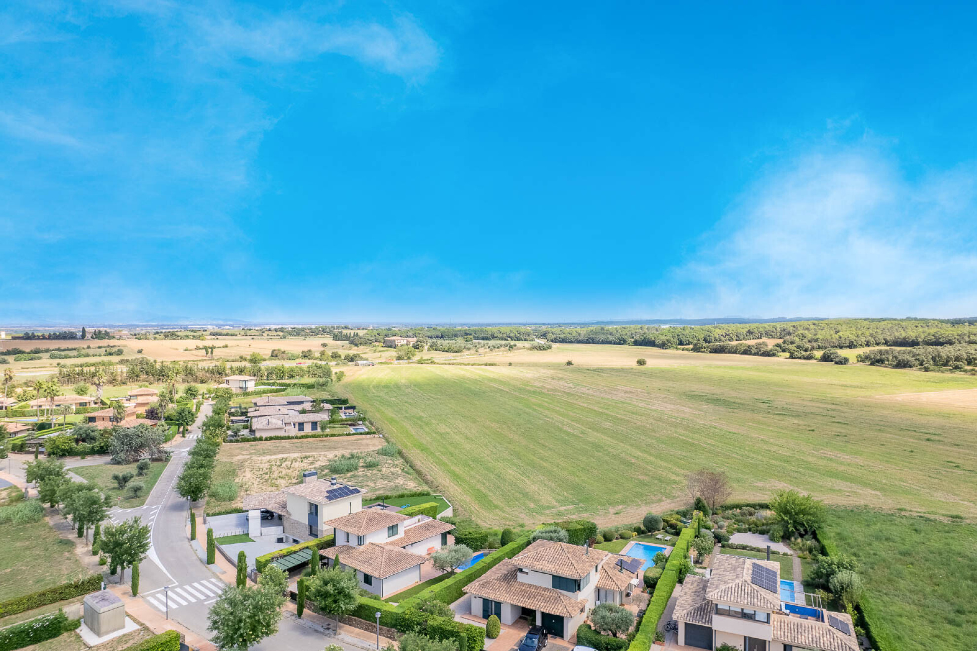  One-story Contemporary Villa in Golf Torremirona - 物件實景