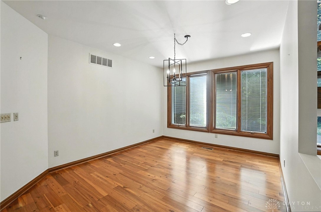 Sugarcreek Twp, Ohio, 45440, United States, 4 Bedrooms Bedrooms, ,5 BathroomsBathrooms,Residential,For Sale,1902150