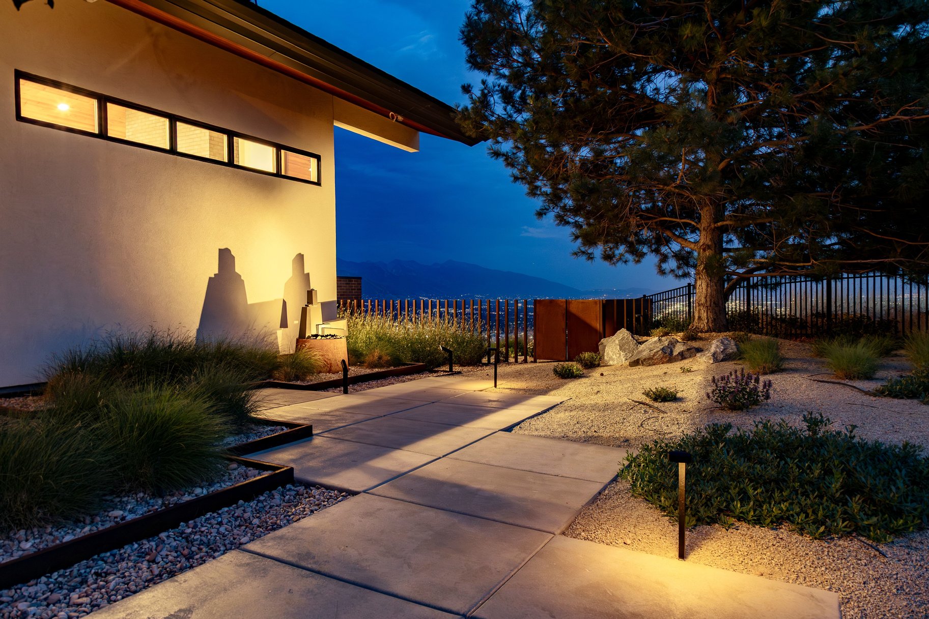  Stunning Contemporary Home with Commanding Views - 物件實景