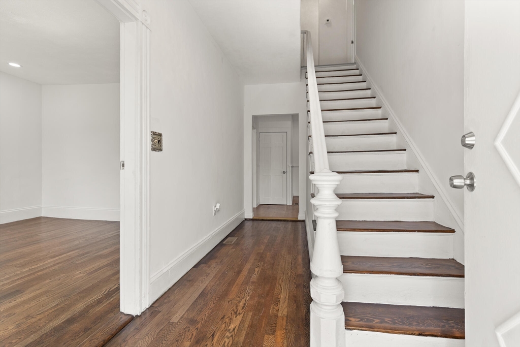 Quincy, Massachusetts, 02169, United States, 3 Bedrooms Bedrooms, ,2 BathroomsBathrooms,Residential,For Sale,1943561
