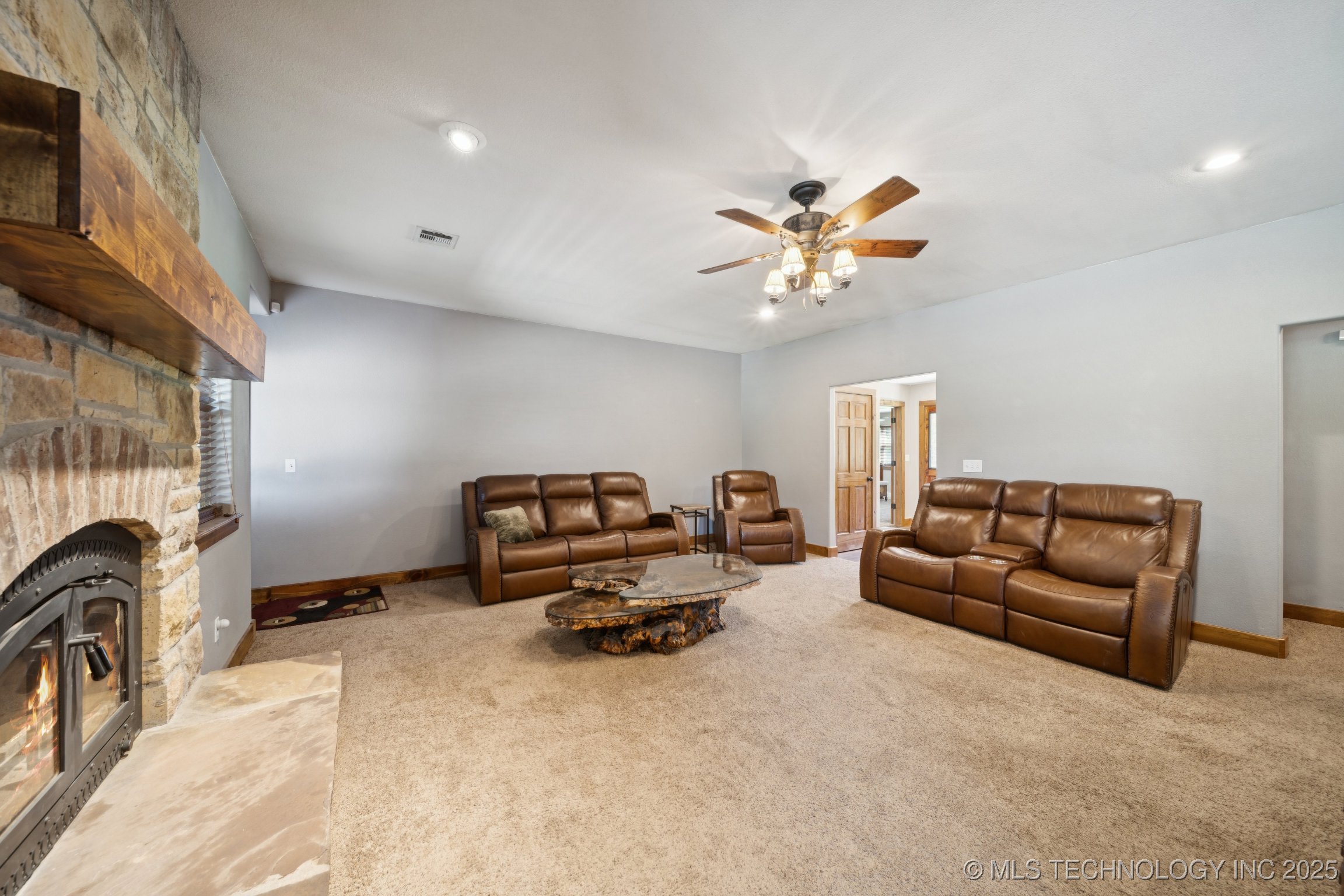 Henryetta, Oklahoma, 74437, United States, 4 Bedrooms Bedrooms, ,4 BathroomsBathrooms,Residential,For Sale,1939303