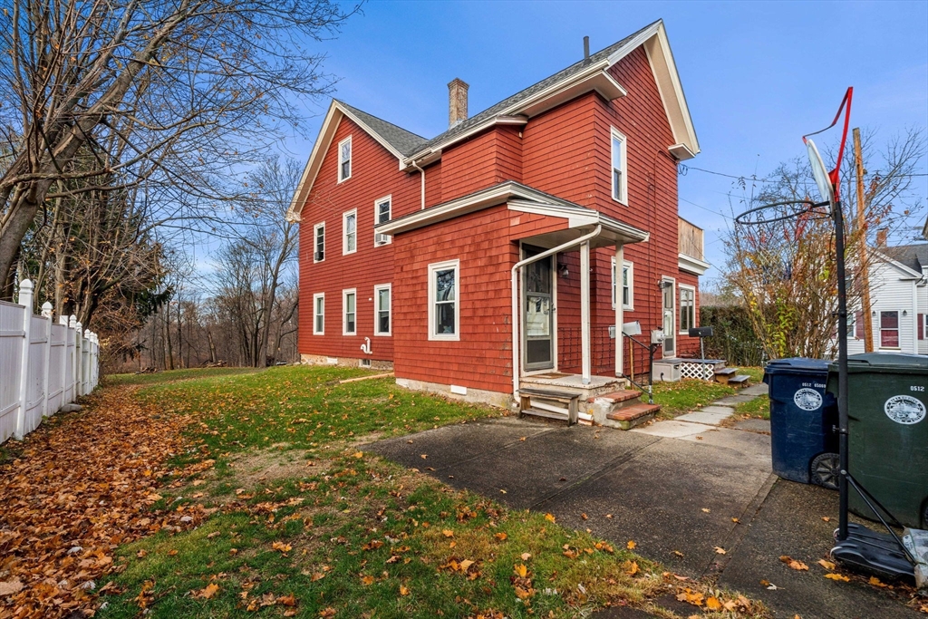Marlborough, Massachusetts, 01752, United States, 4 Bedrooms Bedrooms, ,2 BathroomsBathrooms,Residential,For Sale,2001797