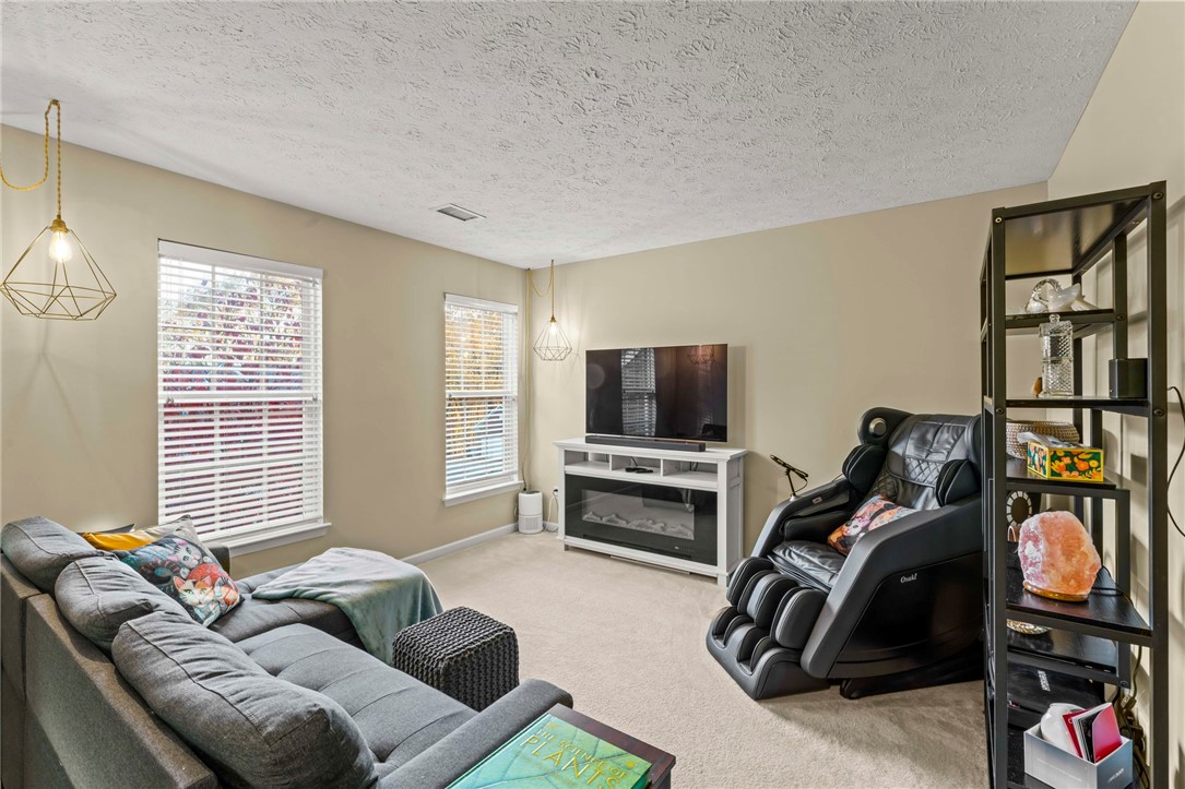 Venetia, Pennsylvania, 15367, United States, 4 Bedrooms Bedrooms, ,3 BathroomsBathrooms,Residential,For Sale,2008848