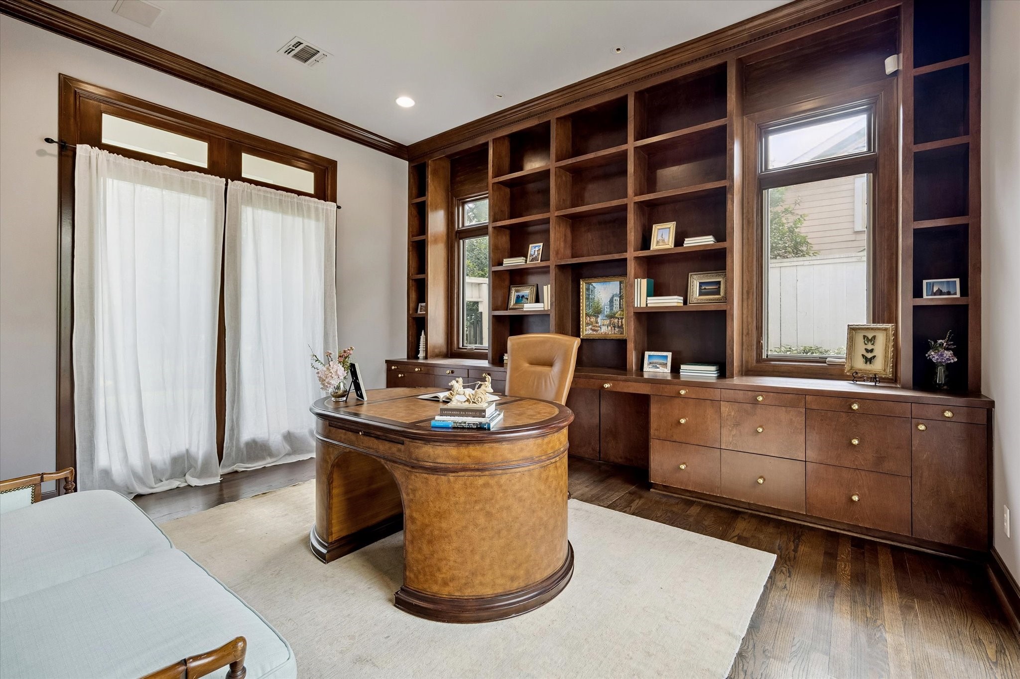  2102 Mcclendon Street - 物件實景