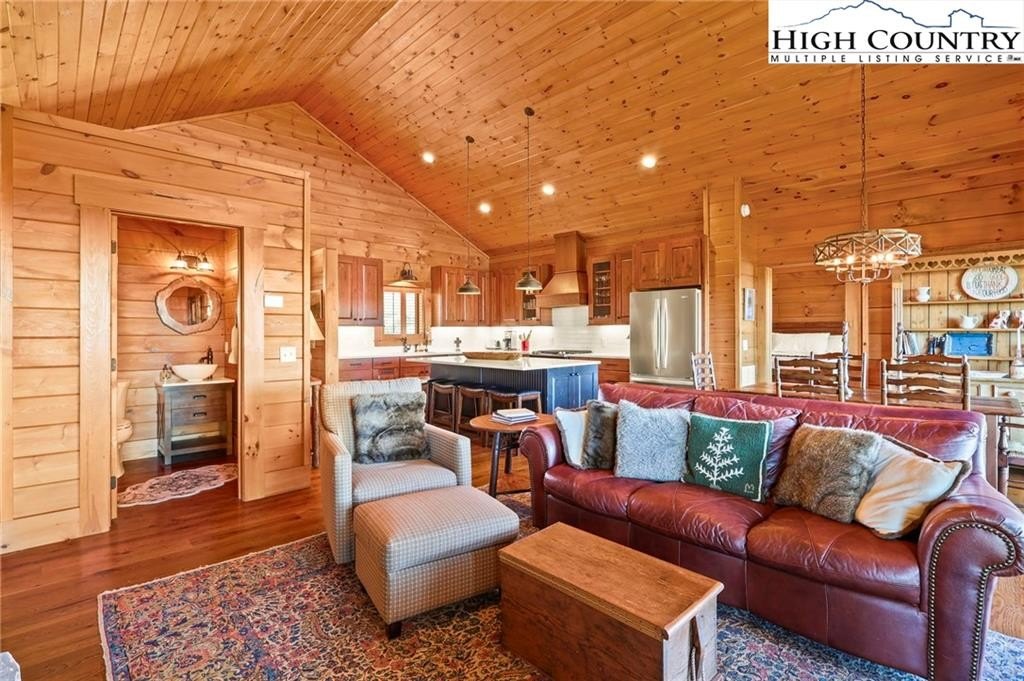 Banner Elk, North Carolina, 28604, United States, 4 Bedrooms Bedrooms, ,5 BathroomsBathrooms,Residential,For Sale,1977191