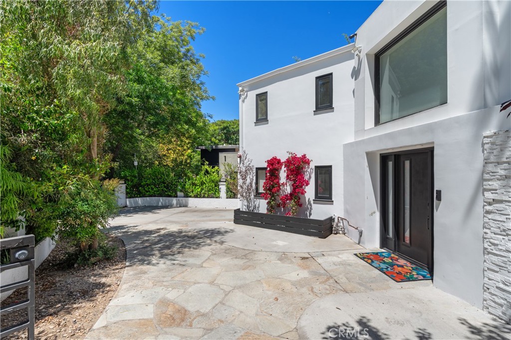 Los Angeles, California, 90046, United States, 3 Bedrooms Bedrooms, ,4 BathroomsBathrooms,Residential,For Sale,1817494