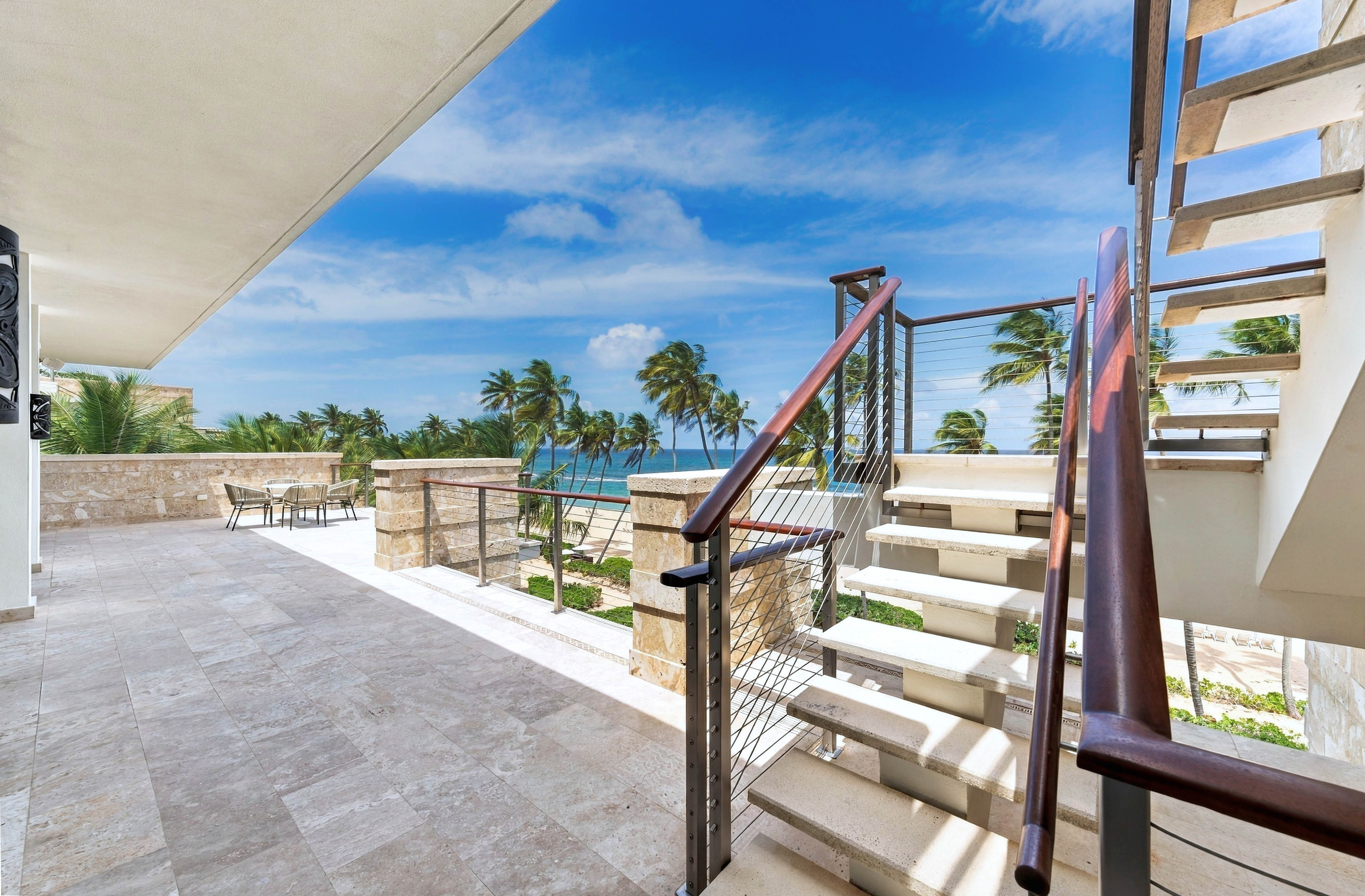  A Distinguished Oceanfront Penthouse on West Beach - 物件實景