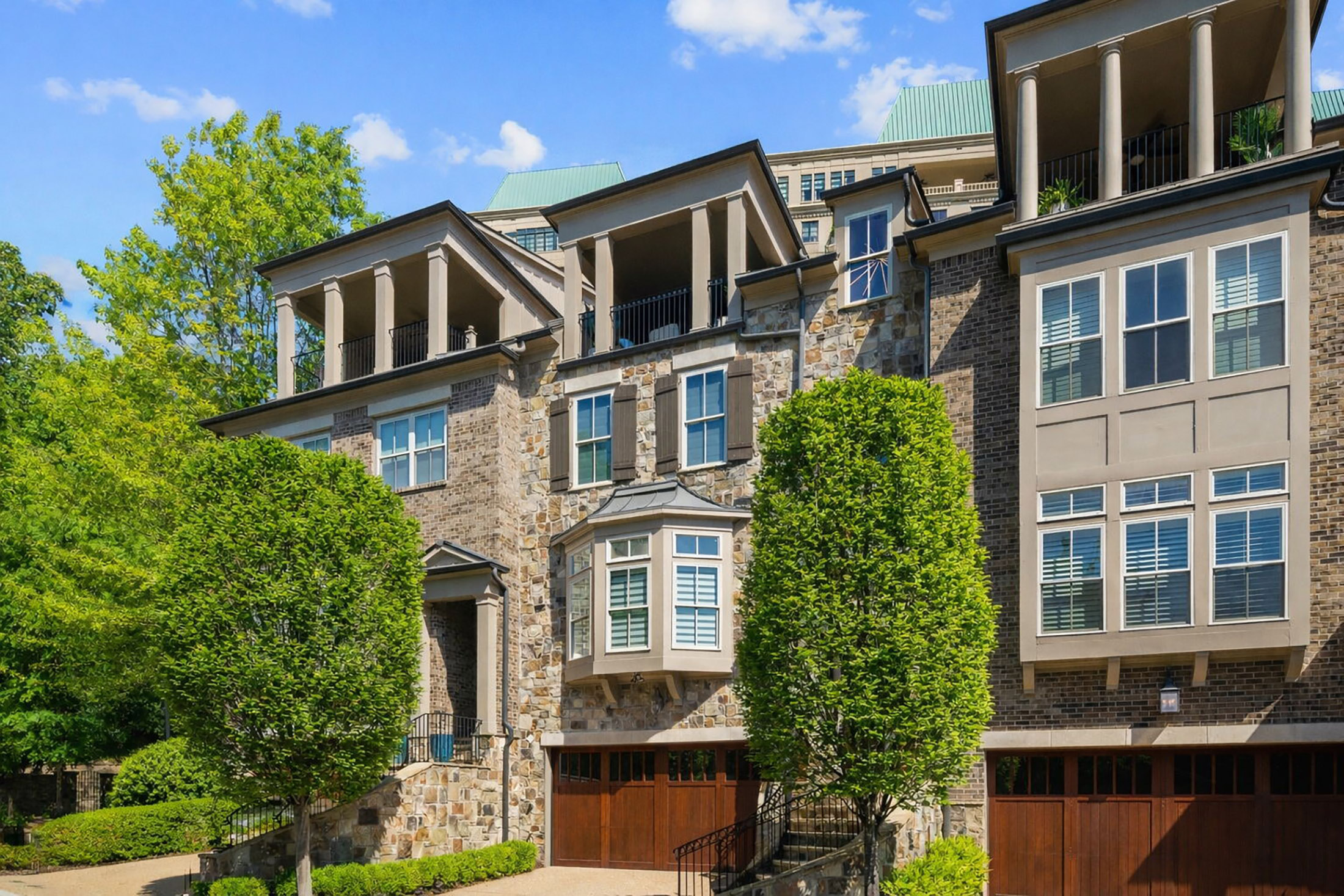  Exceptional Four Level European-inspired Townhome - 物件實景