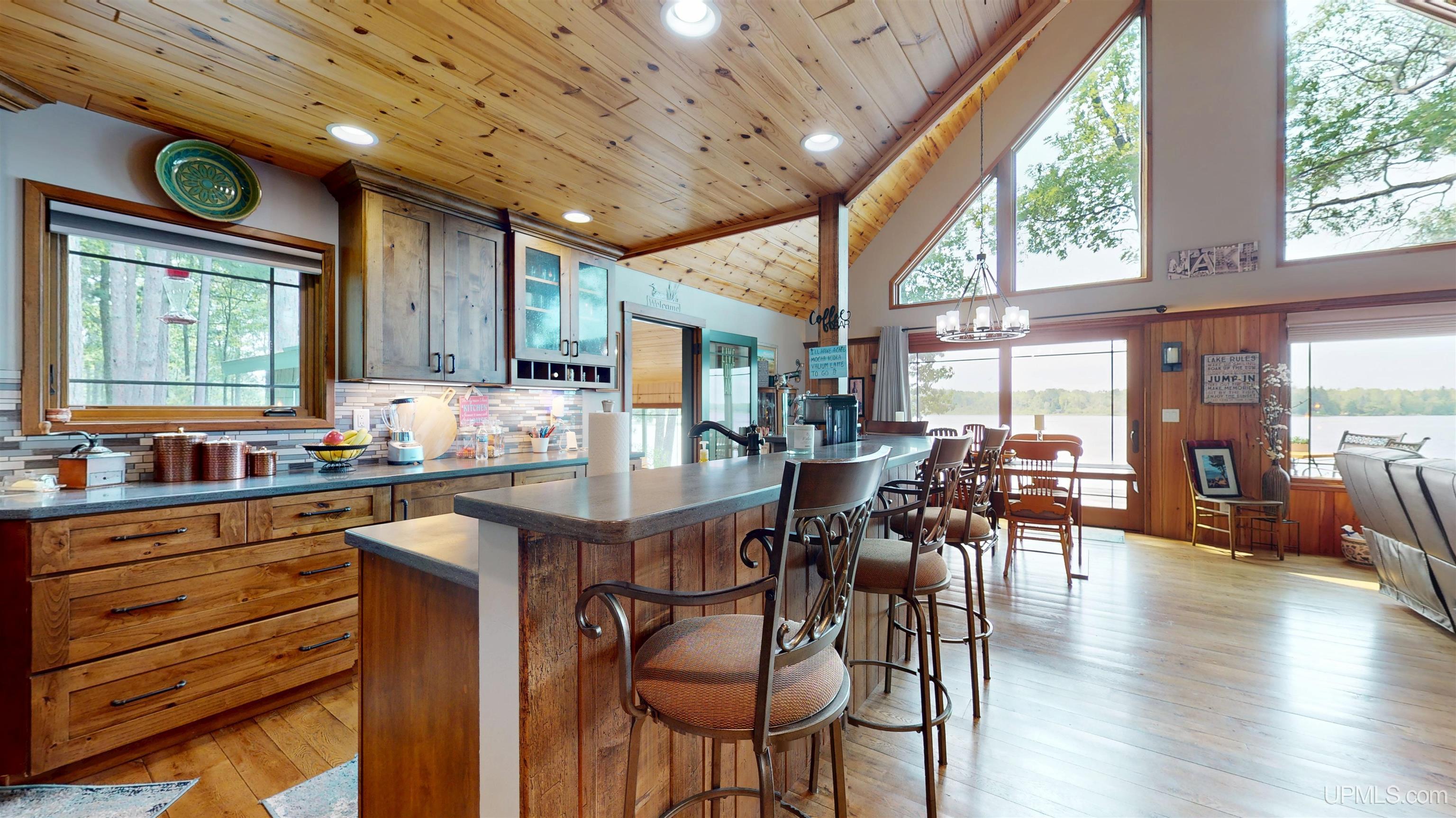 Marquette, Michigan, 49855, United States, 2 Bedrooms Bedrooms, ,4 BathroomsBathrooms,Residential,For Sale,1892873