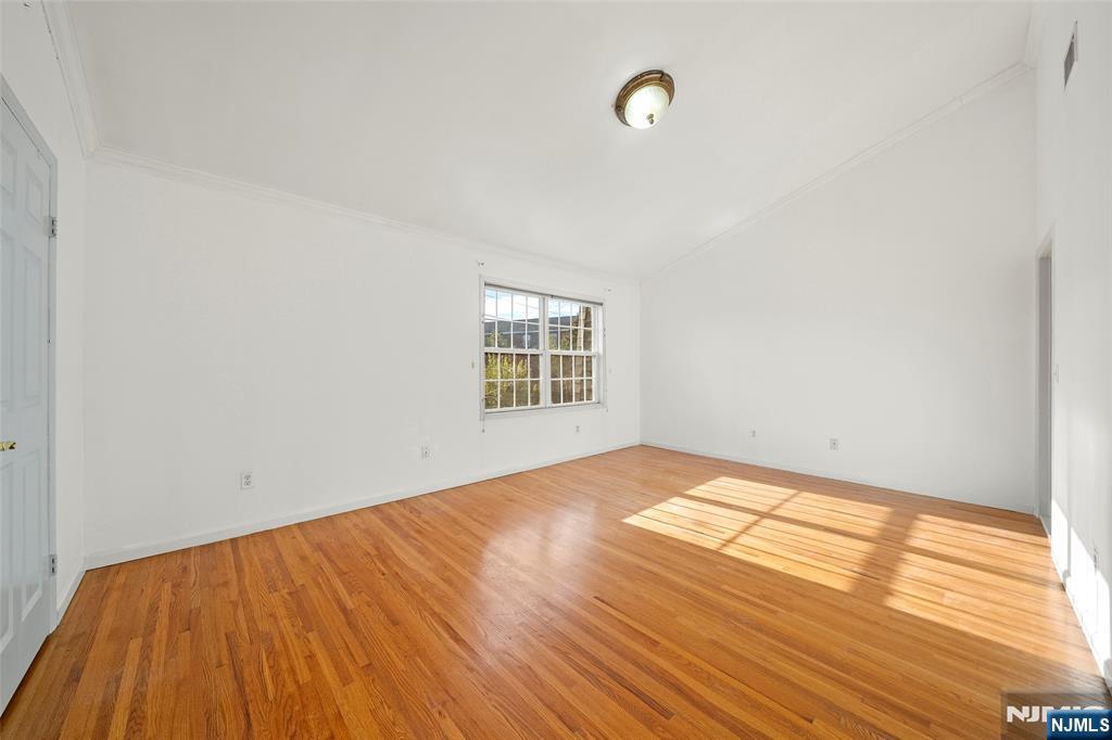 Palisades Park, New Jersey, 07650, United States, 3 Bedrooms Bedrooms, ,4 BathroomsBathrooms,Residential,For Sale,1995559