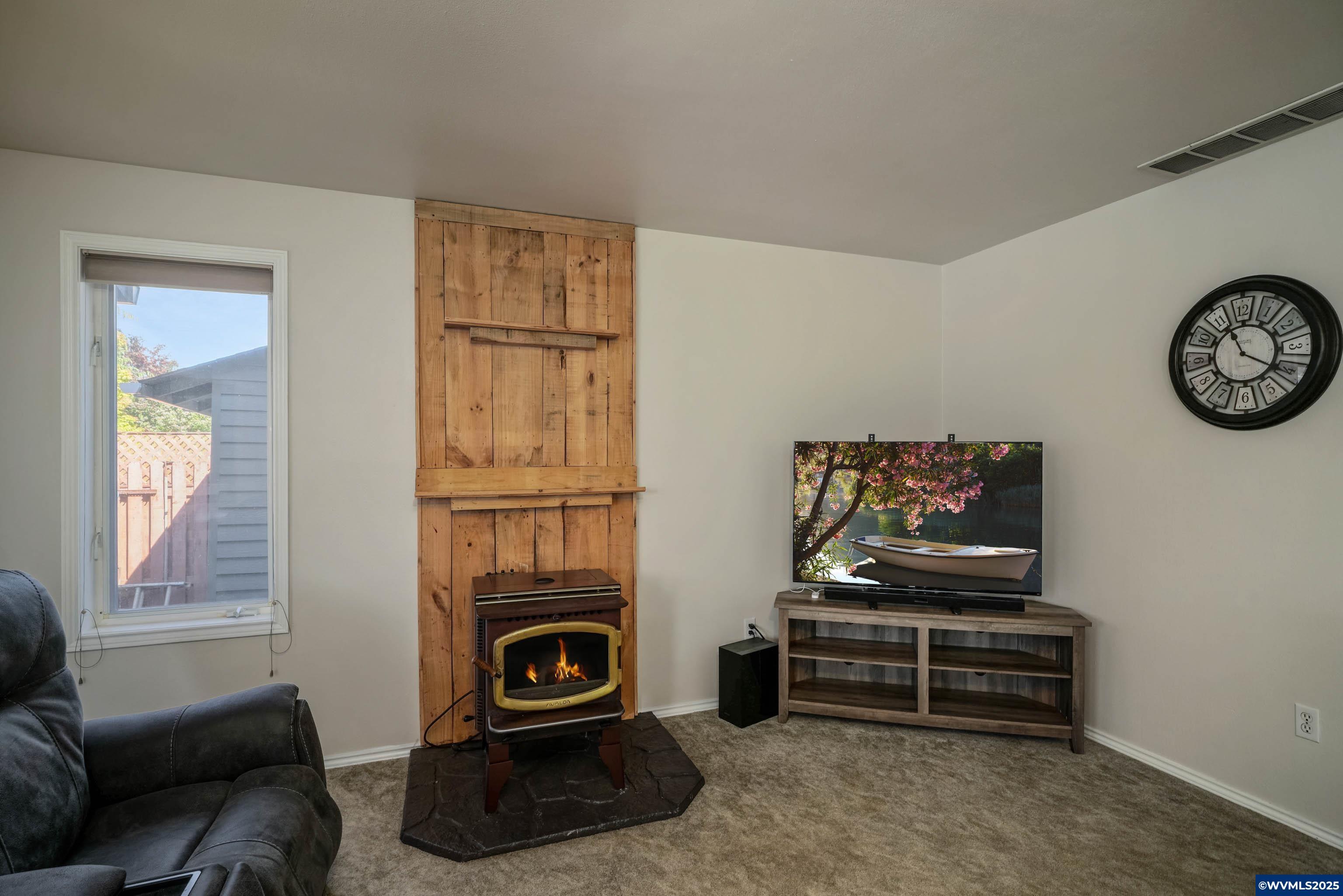 Mcminnville, Oregon, 97128, United States, 3 Bedrooms Bedrooms, ,3 BathroomsBathrooms,Residential,For Sale,1949725