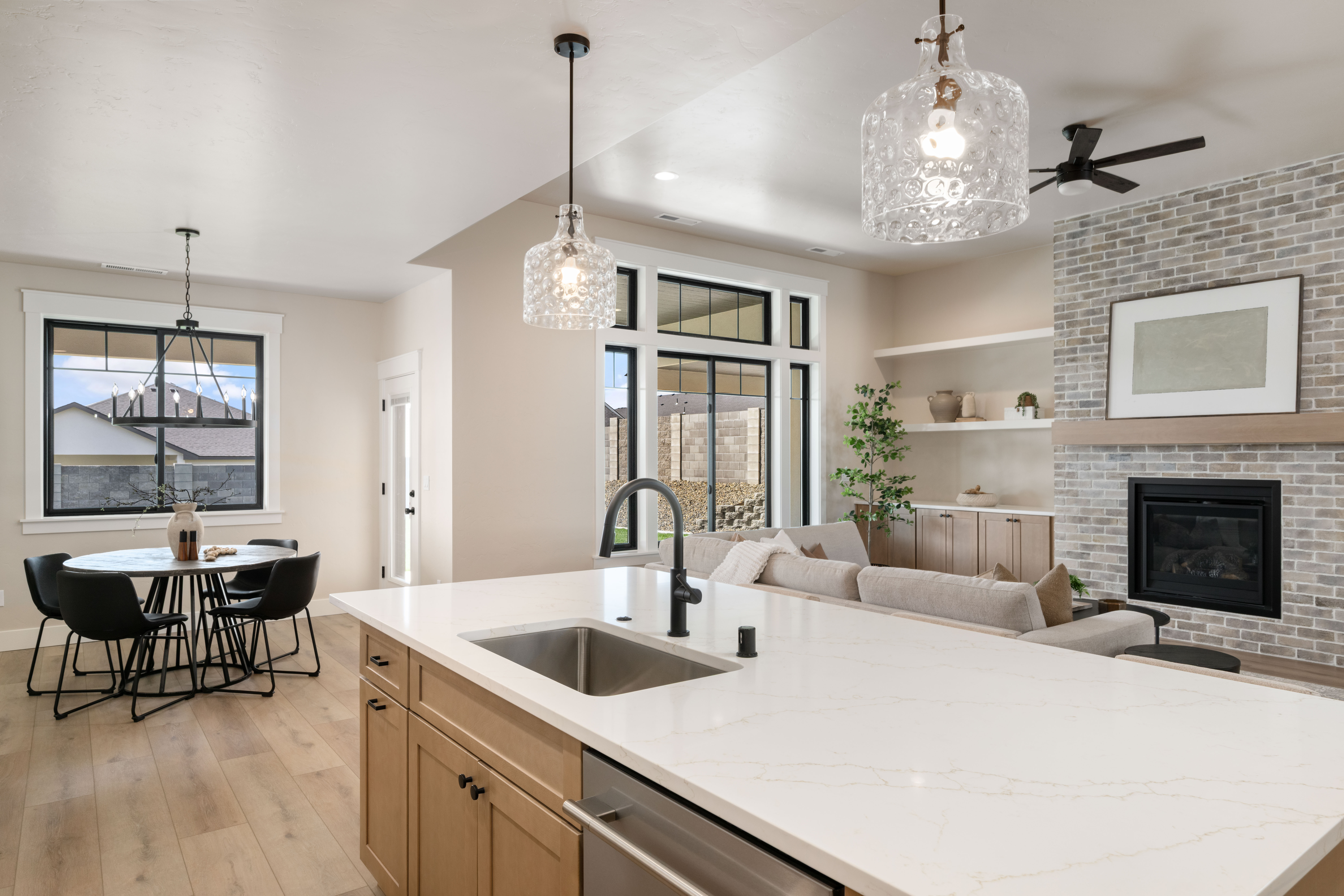  Brand new rambler with bonus room/ South Richland - 物件實景