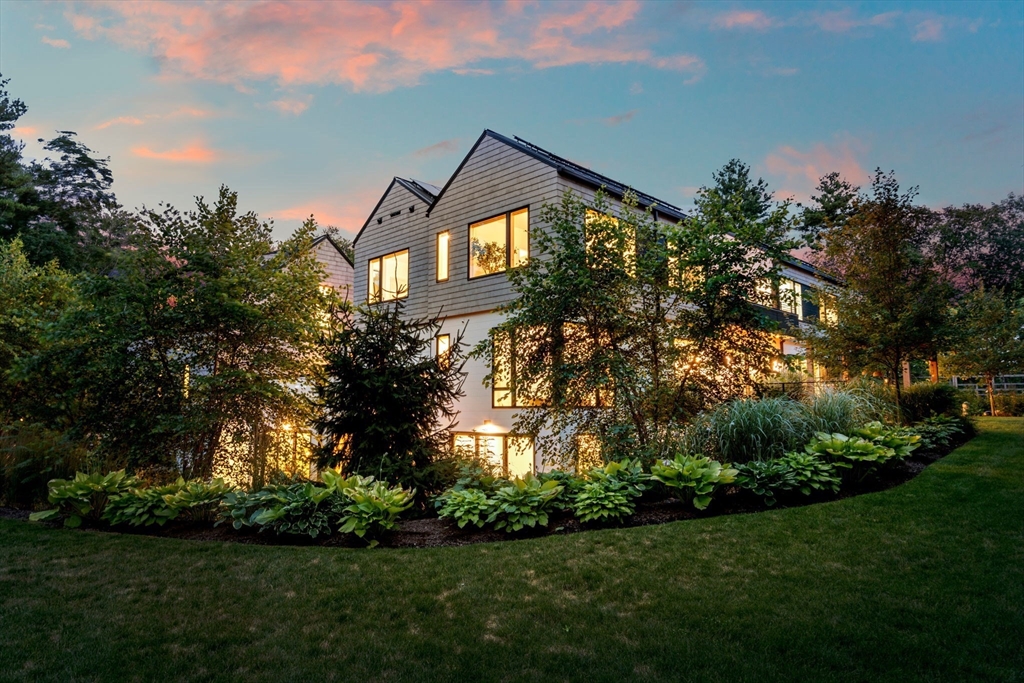Weston, Massachusetts, 02493, United States, 6 Bedrooms Bedrooms, ,8 BathroomsBathrooms,Residential,For Sale,1946970