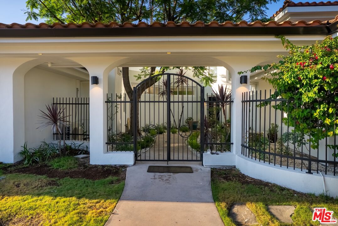 Topanga, California, 90290, United States, 4 Bedrooms Bedrooms, ,4 BathroomsBathrooms,Residential,For Sale,1902057