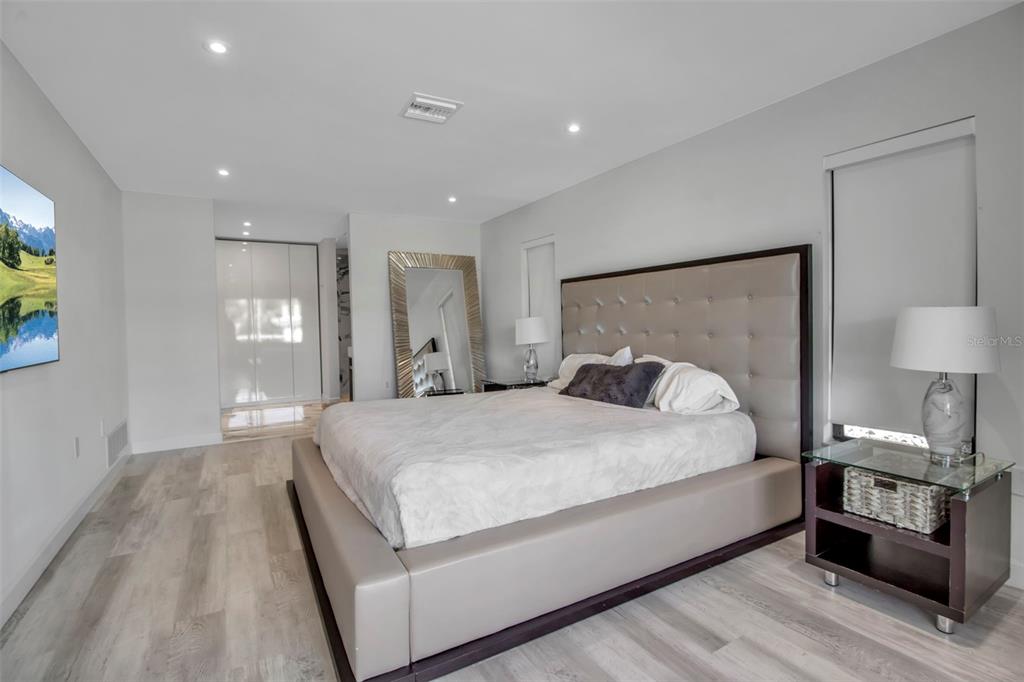 Sarasota, Florida, 34231, United States, 3 Bedrooms Bedrooms, ,2 BathroomsBathrooms,Residential,For Sale,1988164