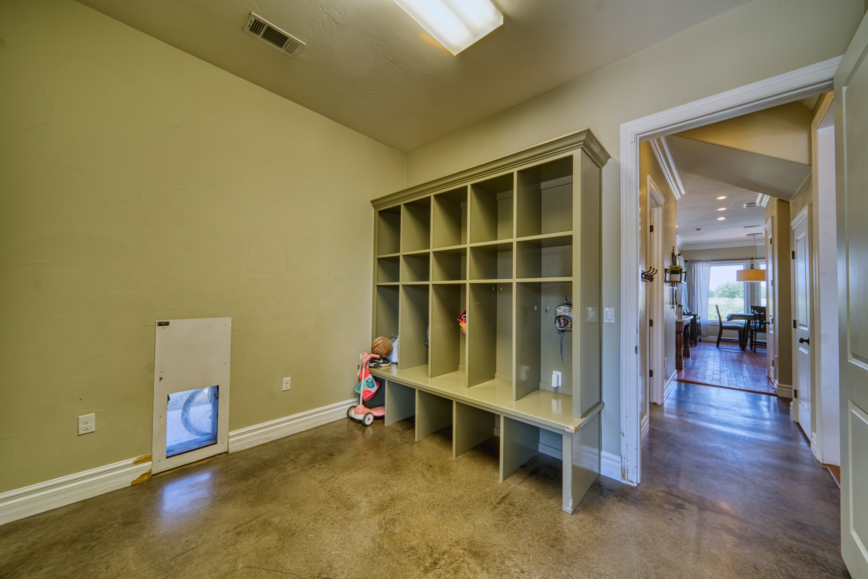 Carlsbad, New Mexico, 88220, United States, 5 Bedrooms Bedrooms, ,4 BathroomsBathrooms,Residential,For Sale,1974334