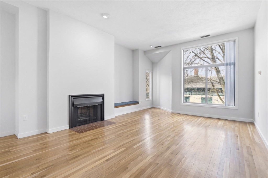 Cambridge, Massachusetts, 02138, United States, 3 Bedrooms Bedrooms, ,3 BathroomsBathrooms,Residential,For Sale,2040647