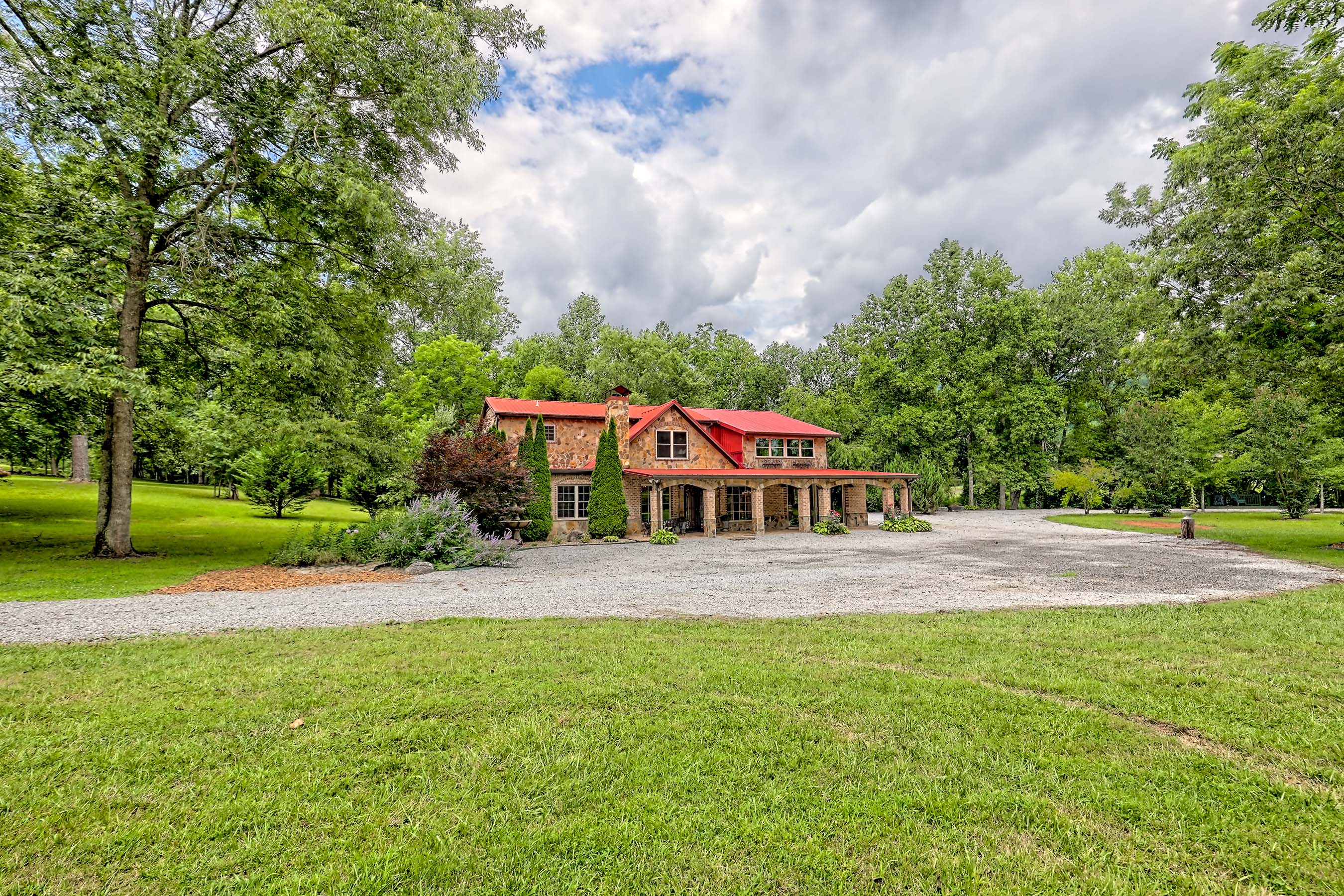  Tuscan Villa in Northeast Georgia Mountains - 物件實景