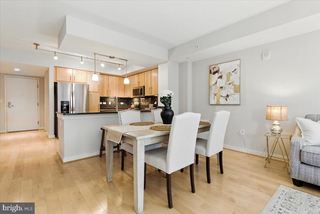 Washington, District of Columbia, 20003, United States, 2 Bedrooms Bedrooms, ,2 BathroomsBathrooms,Residential,For Sale,1974784