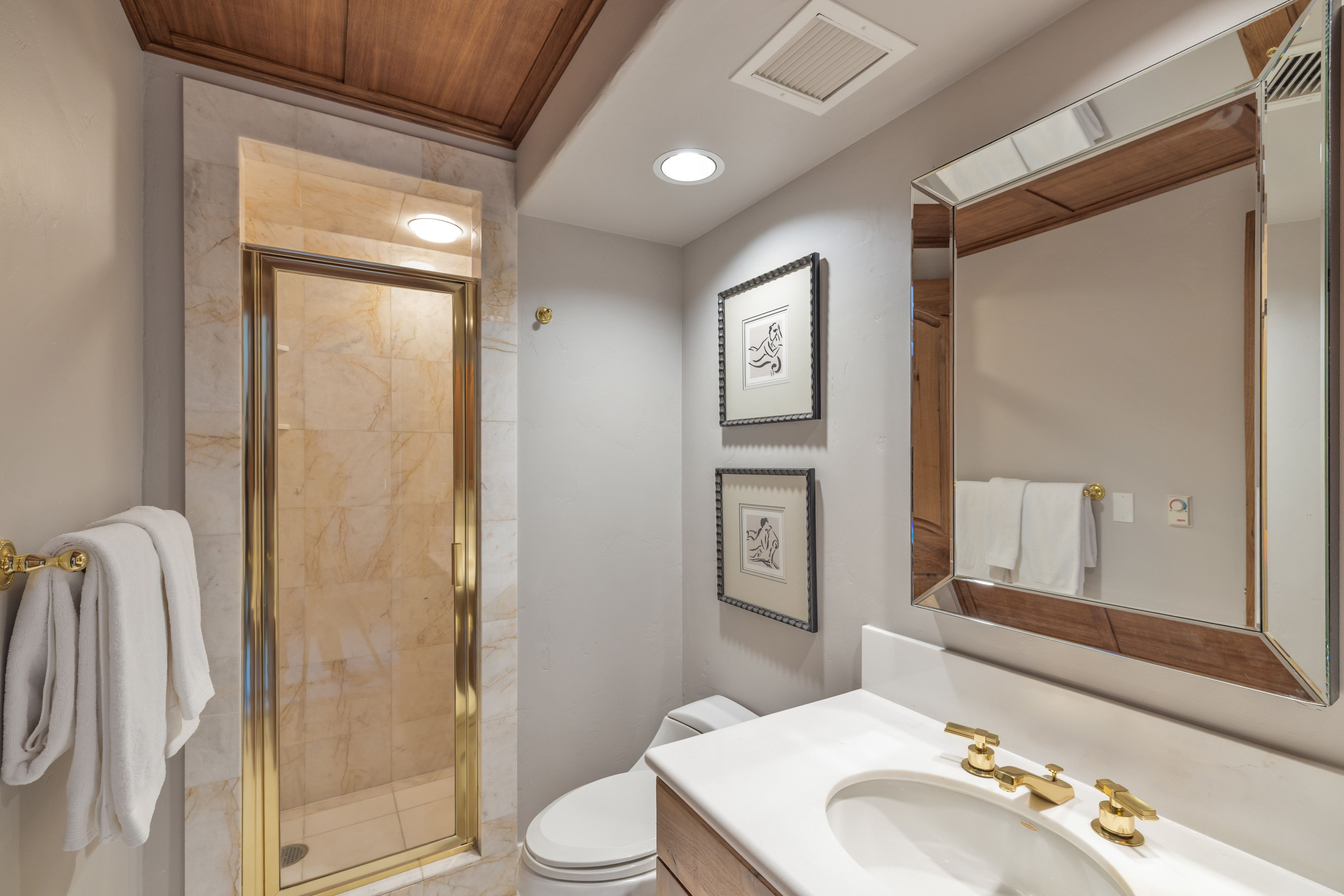  Beaver Creek 2-bedroom retreat with soft alpine light drifting in - 物件實景