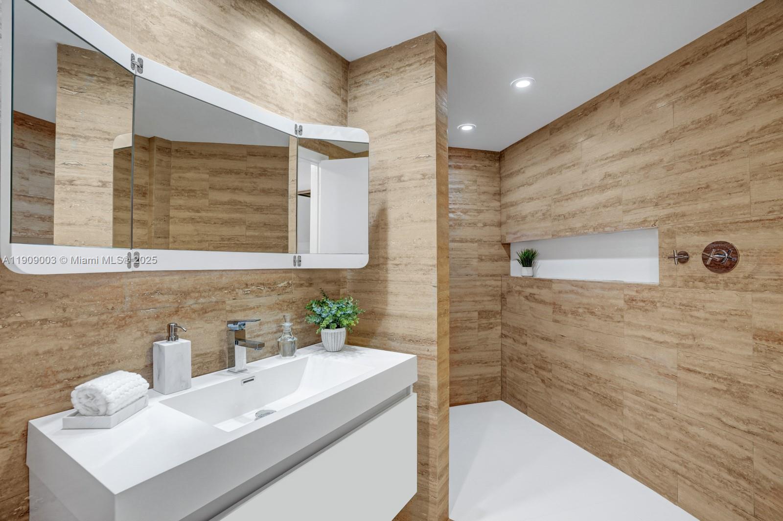 Miami, Florida, 33137, United States, 5 Bedrooms Bedrooms, ,5 BathroomsBathrooms,Residential,For Sale,1987585