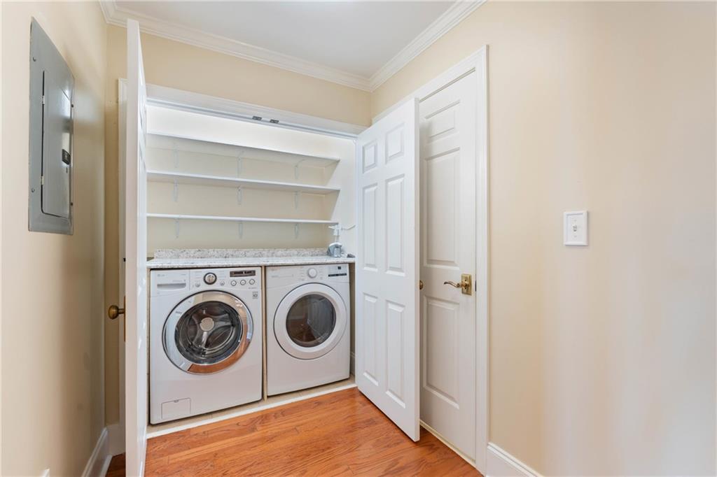 Roswell, Georgia, 30075, United States, 2 Bedrooms Bedrooms, ,3 BathroomsBathrooms,Residential,For Sale,1928798