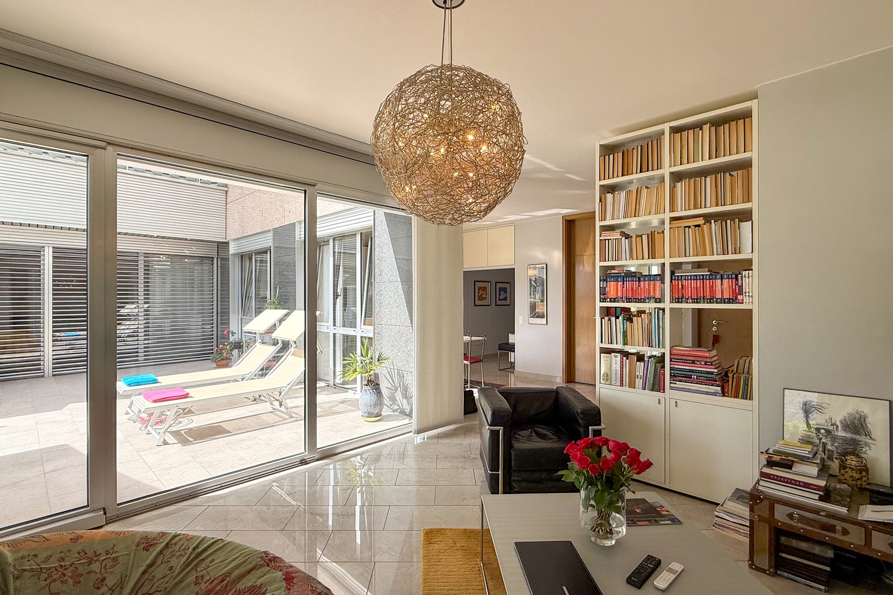  Bright apartment with private garden in a prime location - 物件實景
