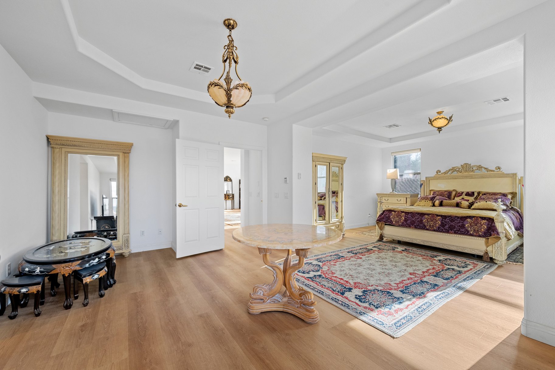  Highly Upgraded 4,000 sq ft Estate in Gated Community - 物件實景