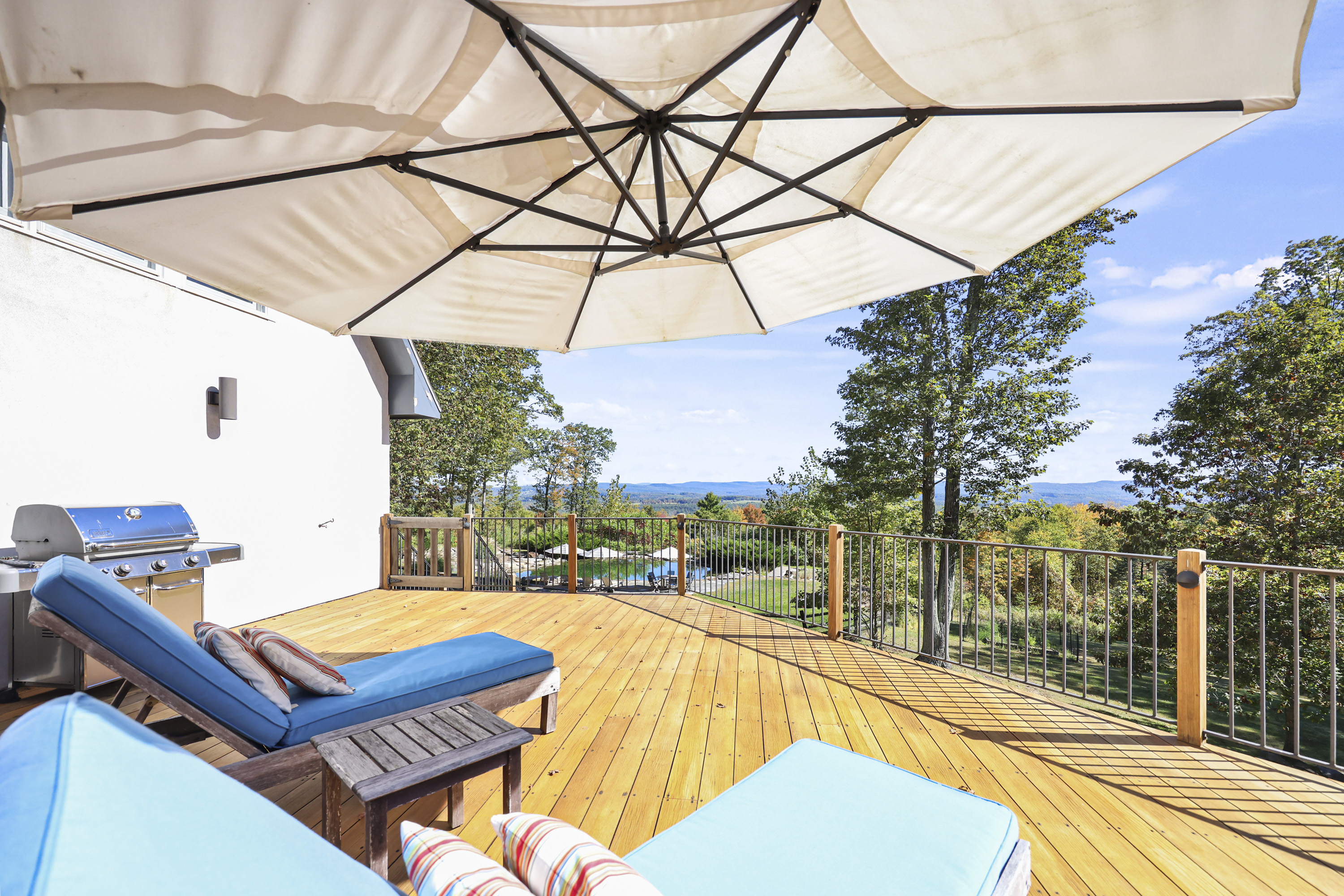 Exquisite Tudor Estate Set on 18+ Breathtaking Acres with Stunning Panoramic Vie - 物件實景
