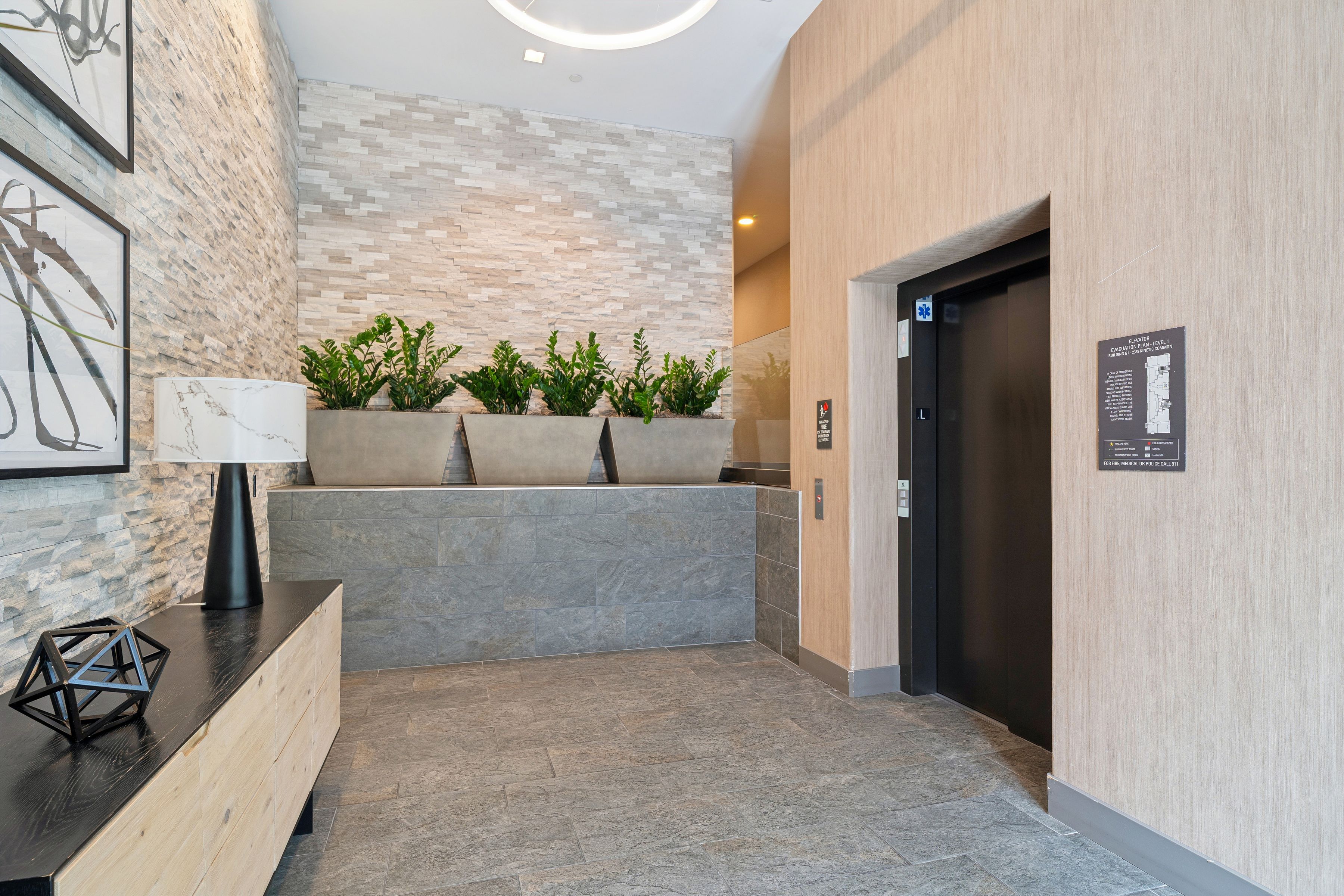  Luxury Light-Filled Metro Crossing Condo - 物件實景