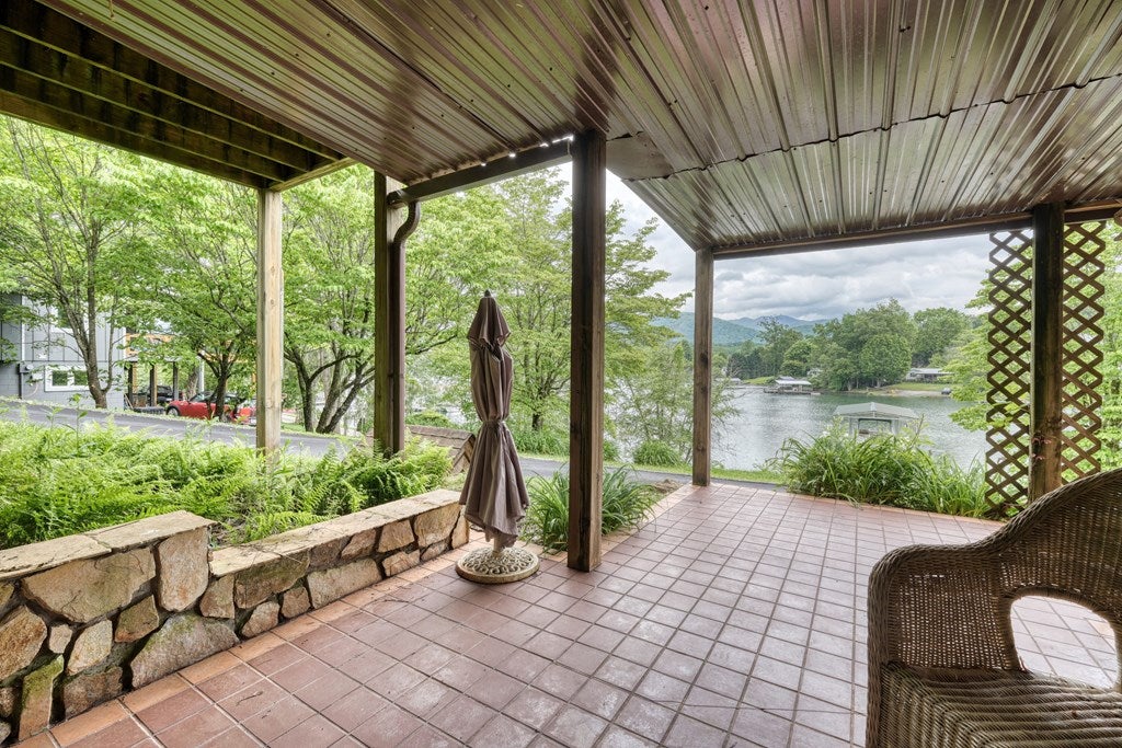 Hayesville, North Carolina, 28904, United States, 3 Bedrooms Bedrooms, ,3 BathroomsBathrooms,Residential,For Sale,1862322