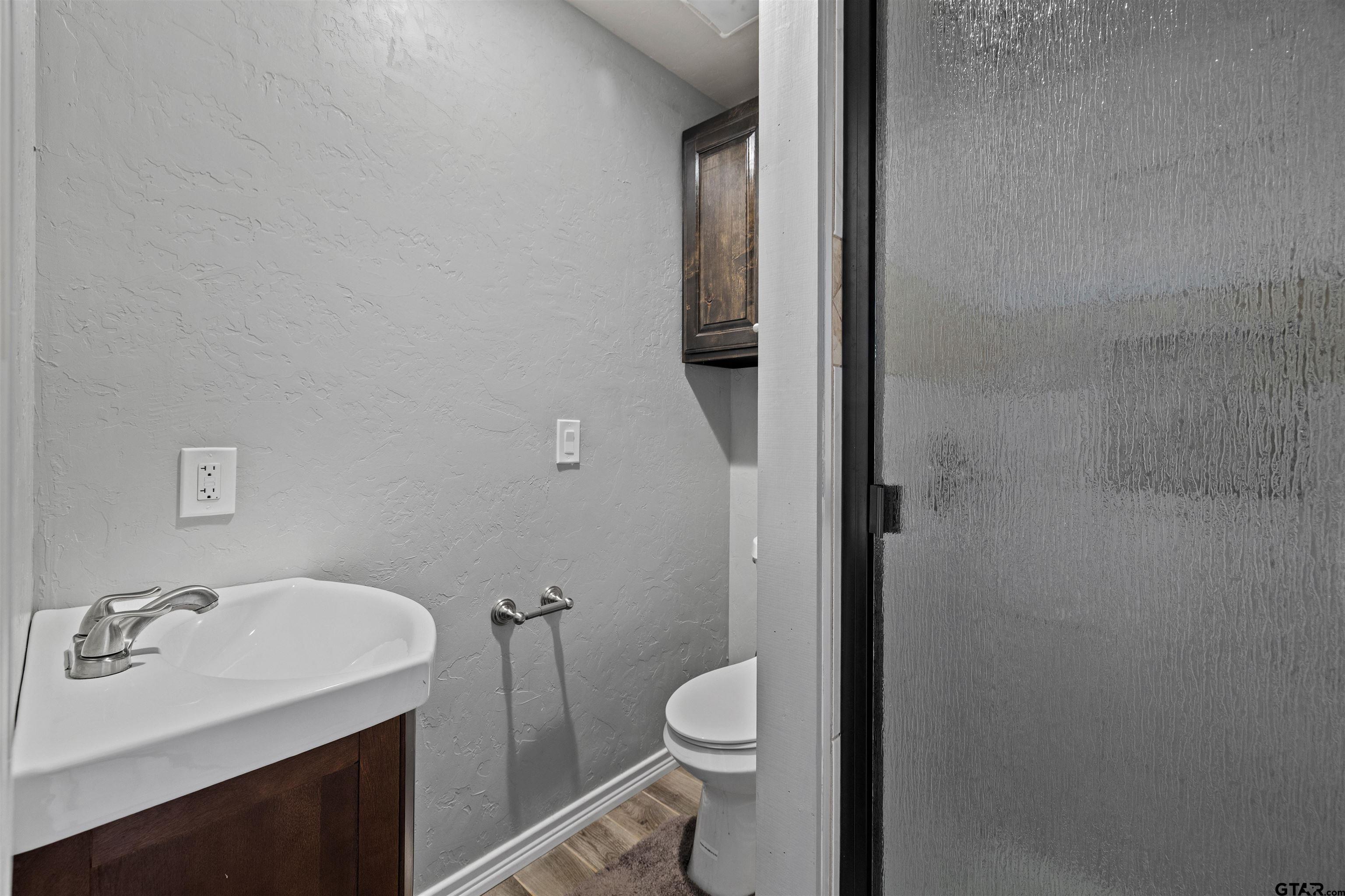 Pittsburg, Texas, 75686, United States, 5 Bedrooms Bedrooms, ,5 BathroomsBathrooms,Residential,For Sale,2005236