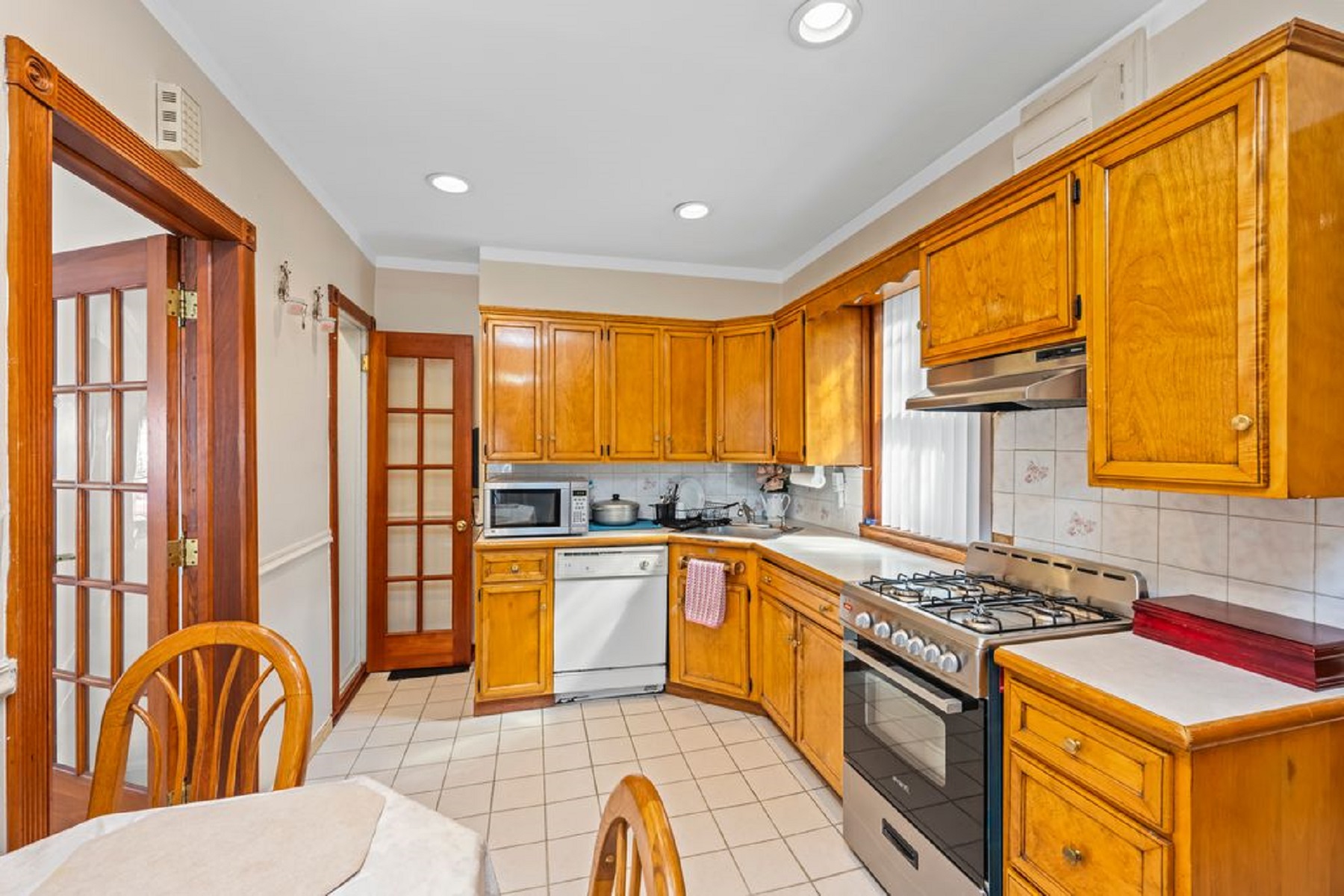  1569 East 45th Street - 物件實景