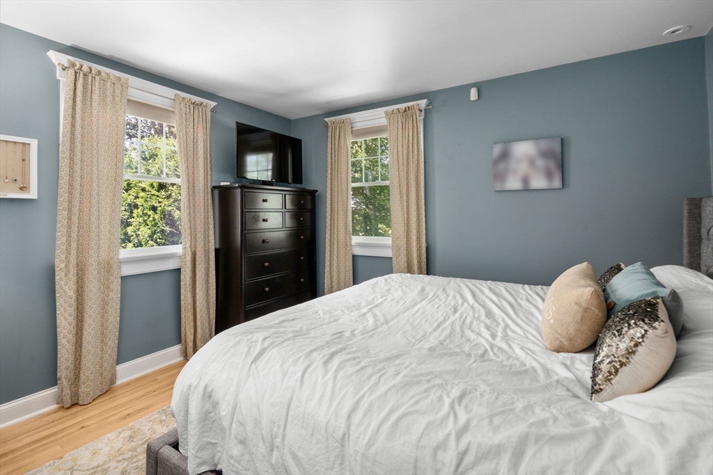Swansea, Massachusetts, 02777, United States, 3 Bedrooms Bedrooms, ,2 BathroomsBathrooms,Residential,For Sale,1847611