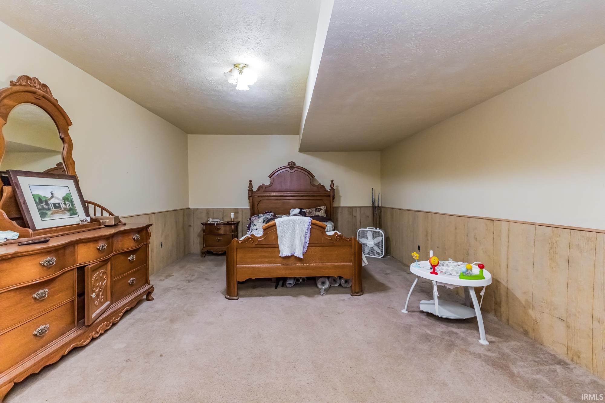 Hartford City, Indiana, 47348, United States, 6 Bedrooms Bedrooms, ,3 BathroomsBathrooms,Residential,For Sale,1870324